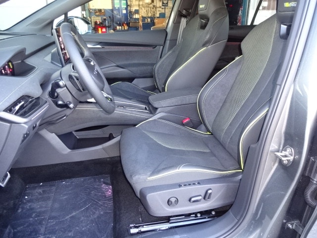 SKODA Elroq RS 4x4-image-10