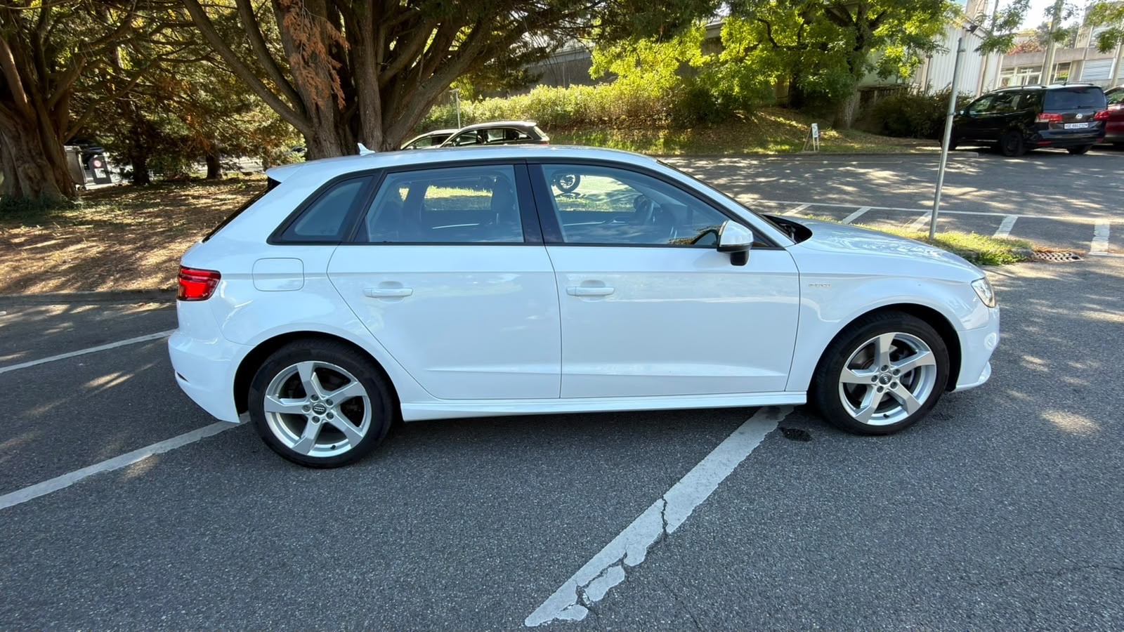 AUDI A3 Sportback 1.4 e-tron Sport S-tronic-image-2