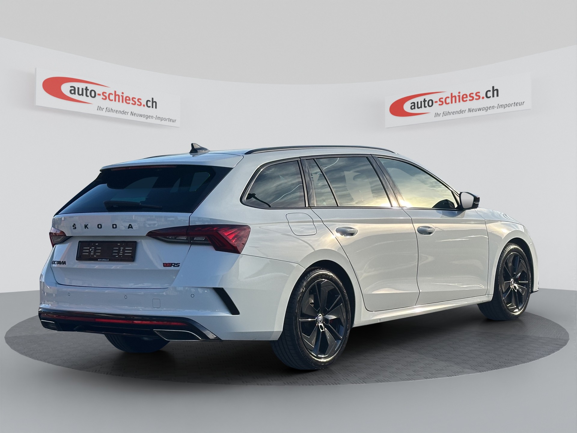 SKODA Octavia Combi 2.0 TSI DSG RS-image-4