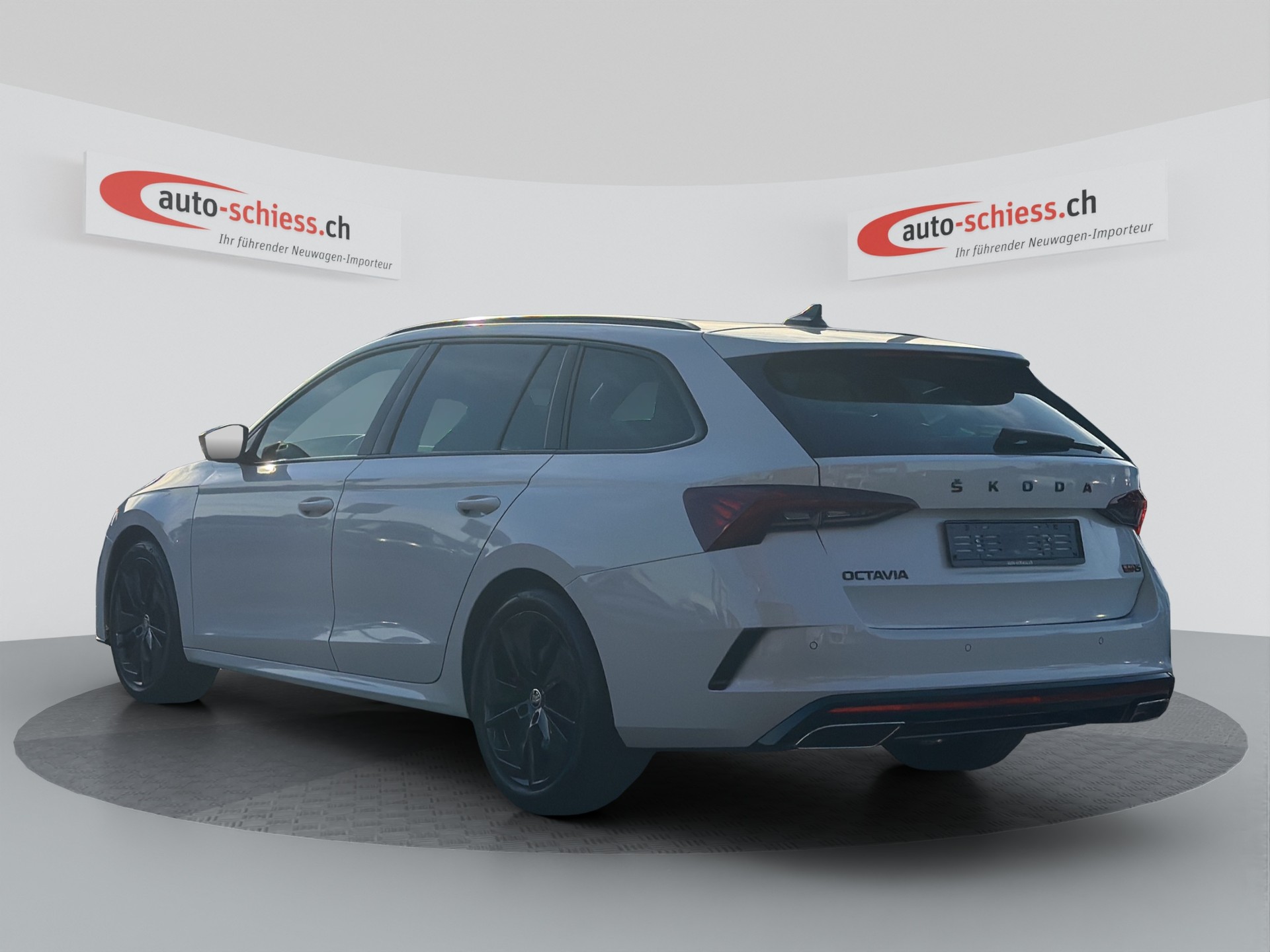 SKODA Octavia Combi 2.0 TSI DSG RS-image-2
