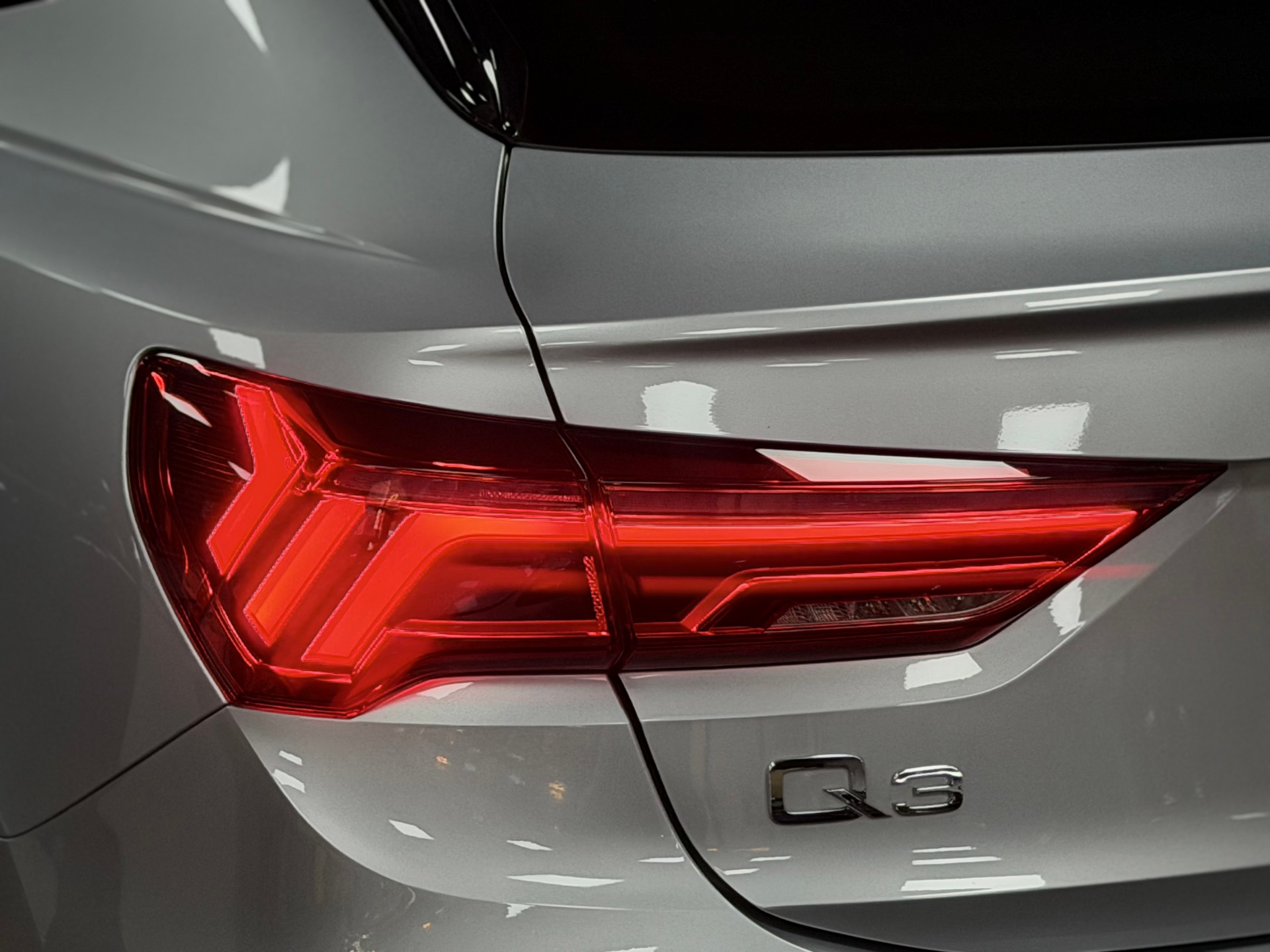 AUDI Q3 Sportback 35 TFSI Attraction S-tronic-image-12