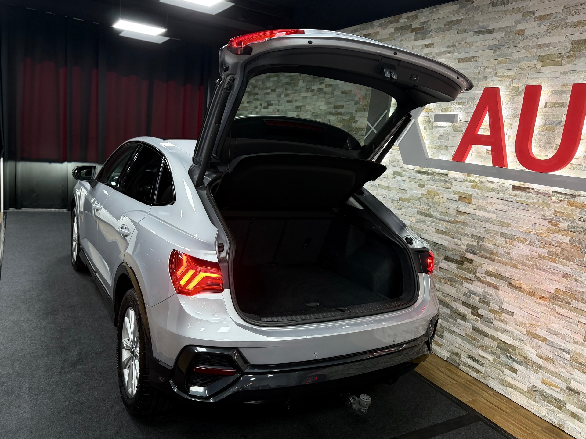 AUDI Q3 Sportback 35 TFSI Attraction S-tronic-image-29