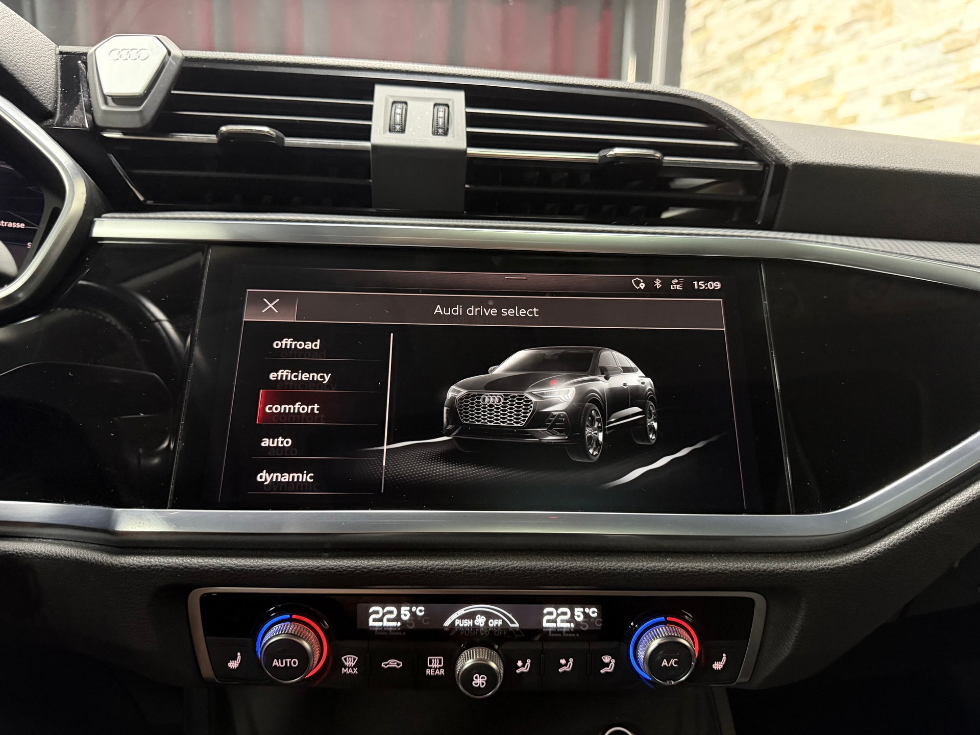 AUDI Q3 Sportback 35 TFSI Attraction S-tronic-image-21
