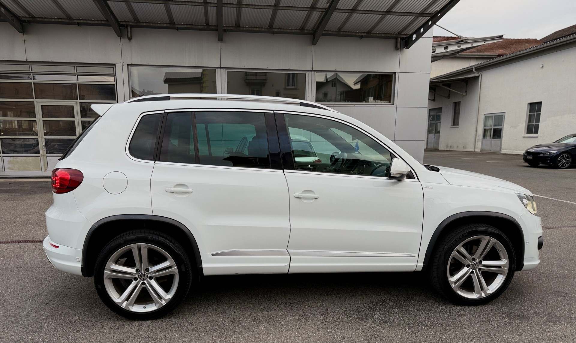VW Tiguan 2.0 TDI BMT Cup R-Line 4Motion DSG-image-5