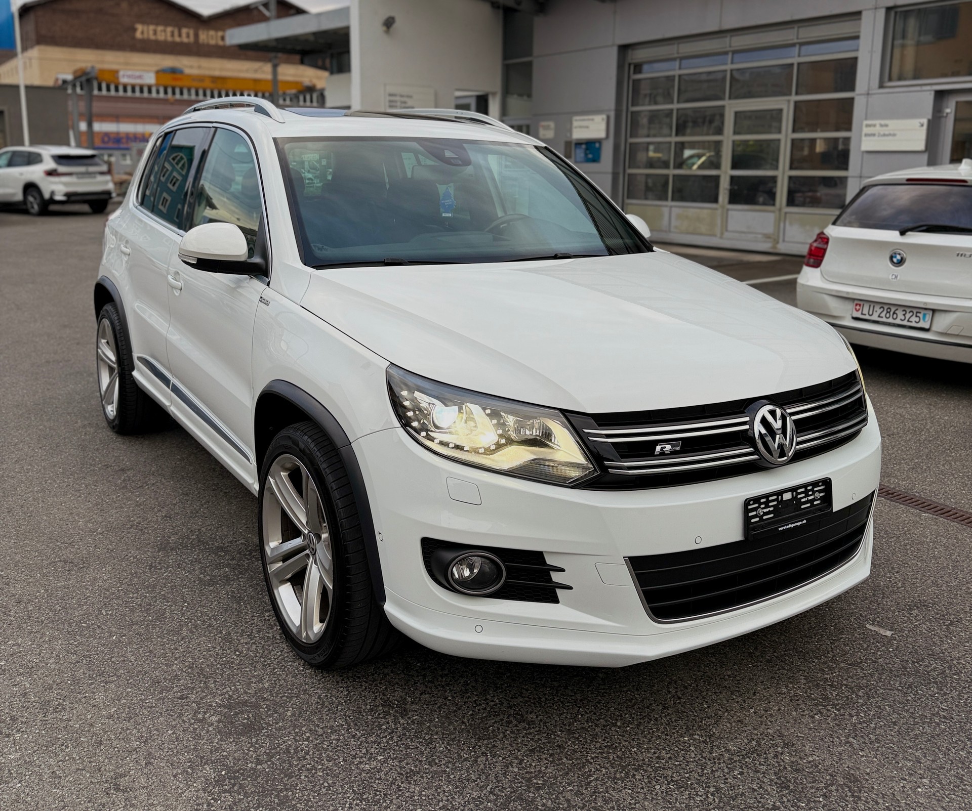 VW Tiguan 2.0 TDI BMT Cup R-Line 4Motion DSG-image-3
