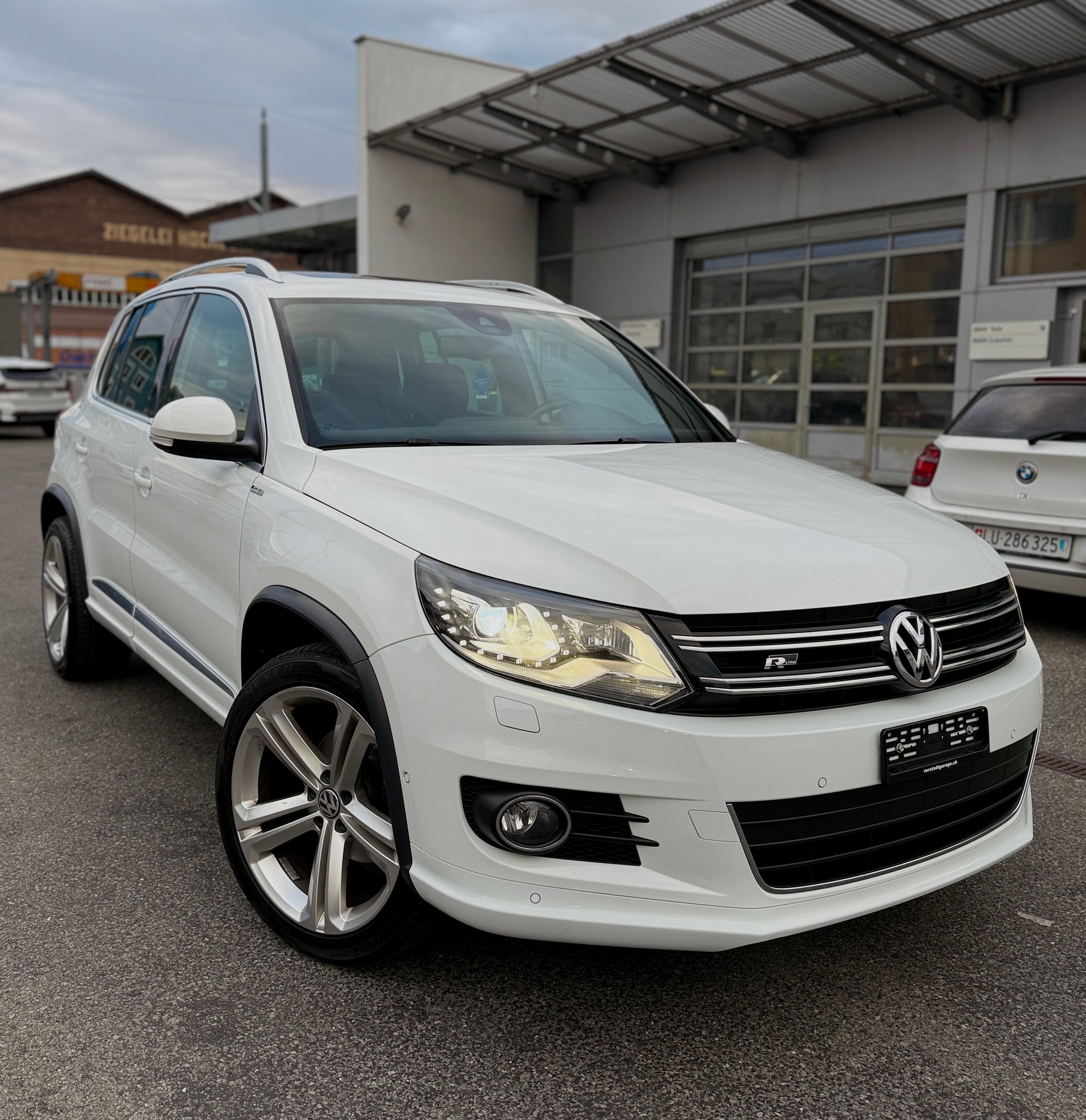 VW Tiguan 2.0 TDI BMT Cup R-Line 4Motion DSG-image-1