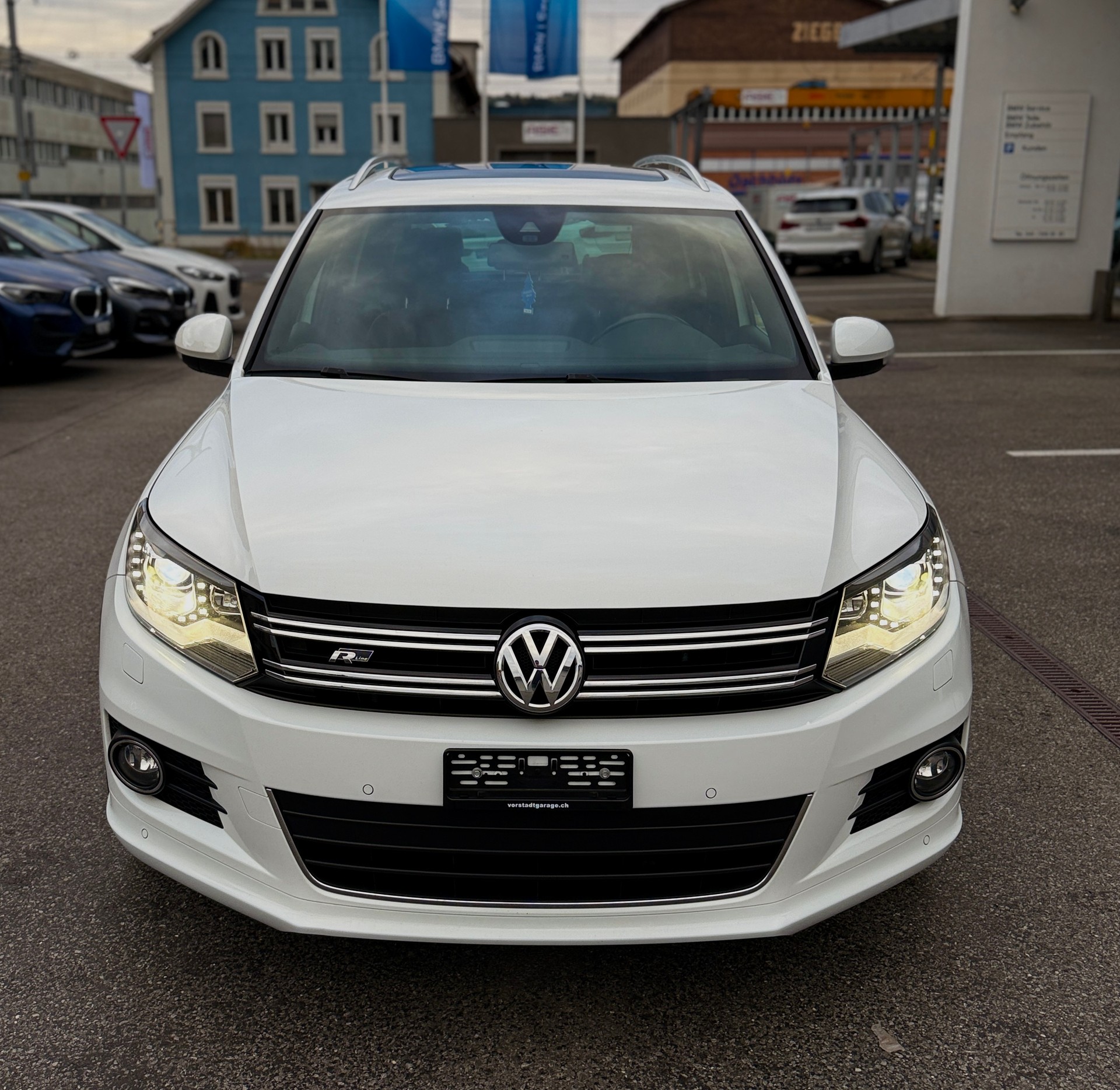 VW Tiguan 2.0 TDI BMT Cup R-Line 4Motion DSG-image-2
