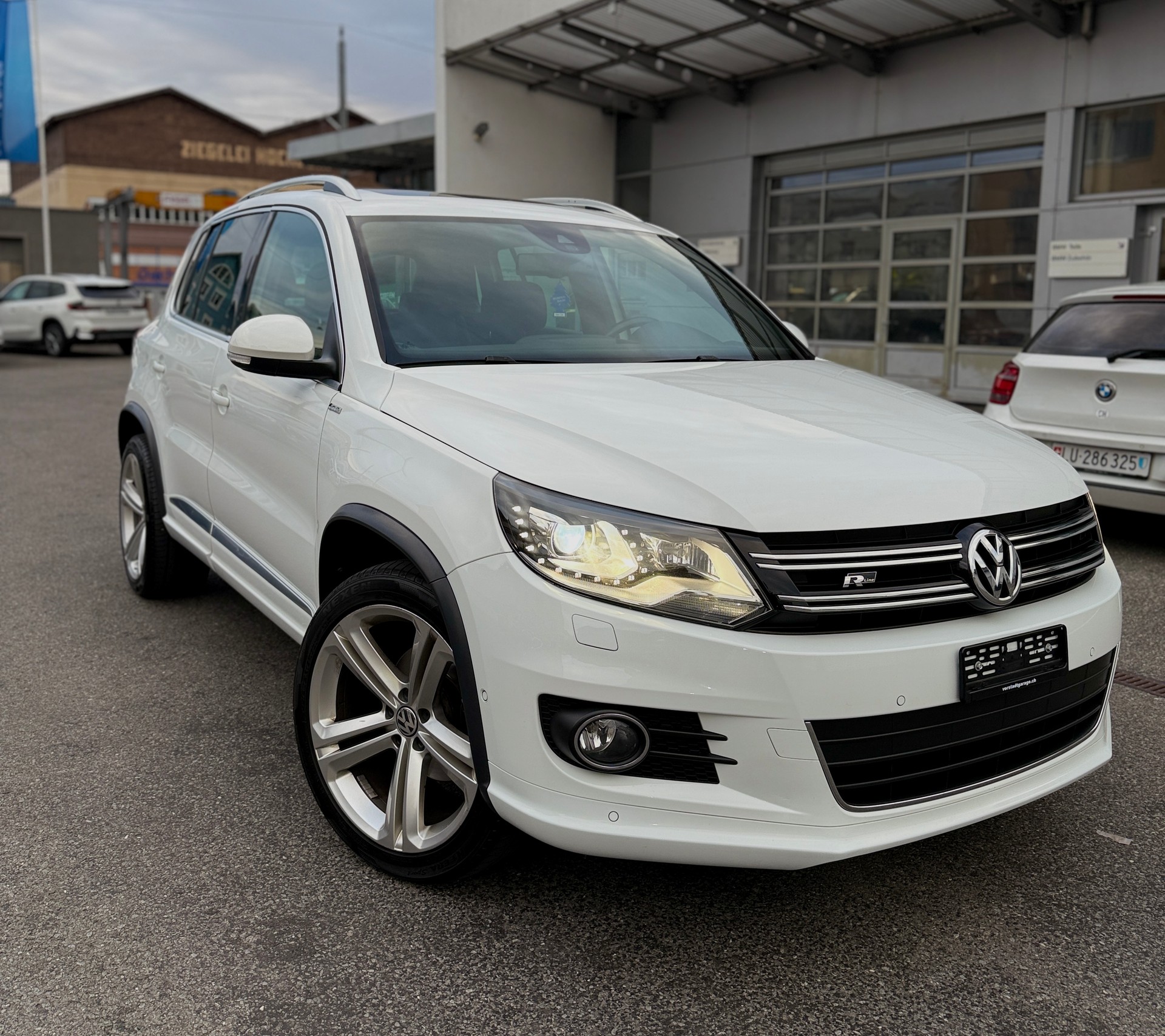 VW Tiguan 2.0 TDI BMT Cup R-Line 4Motion DSG-image-1