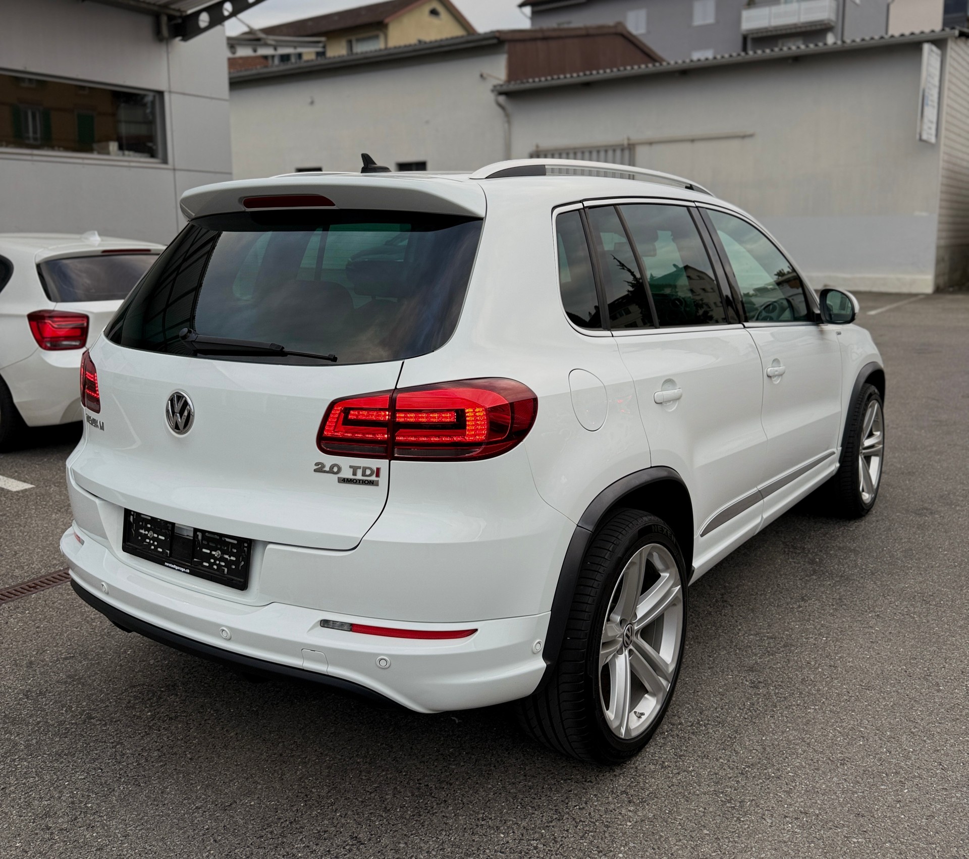 VW Tiguan 2.0 TDI BMT Cup R-Line 4Motion DSG-image-8