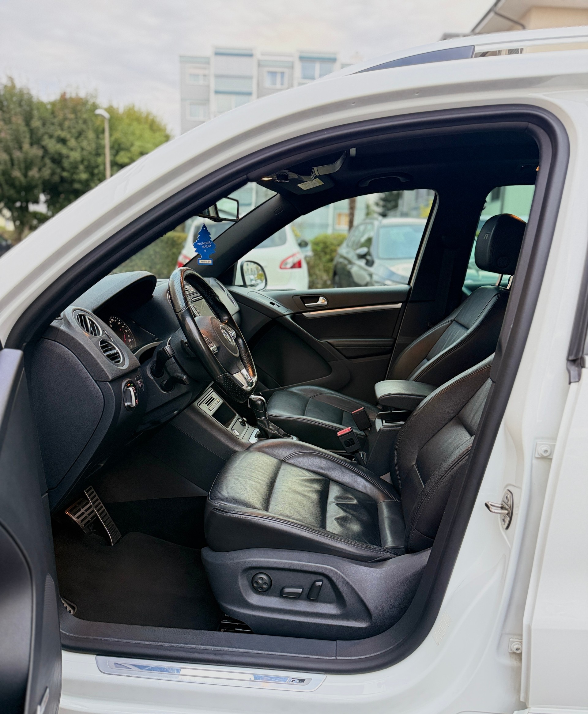 VW Tiguan 2.0 TDI BMT Cup R-Line 4Motion DSG-image-11