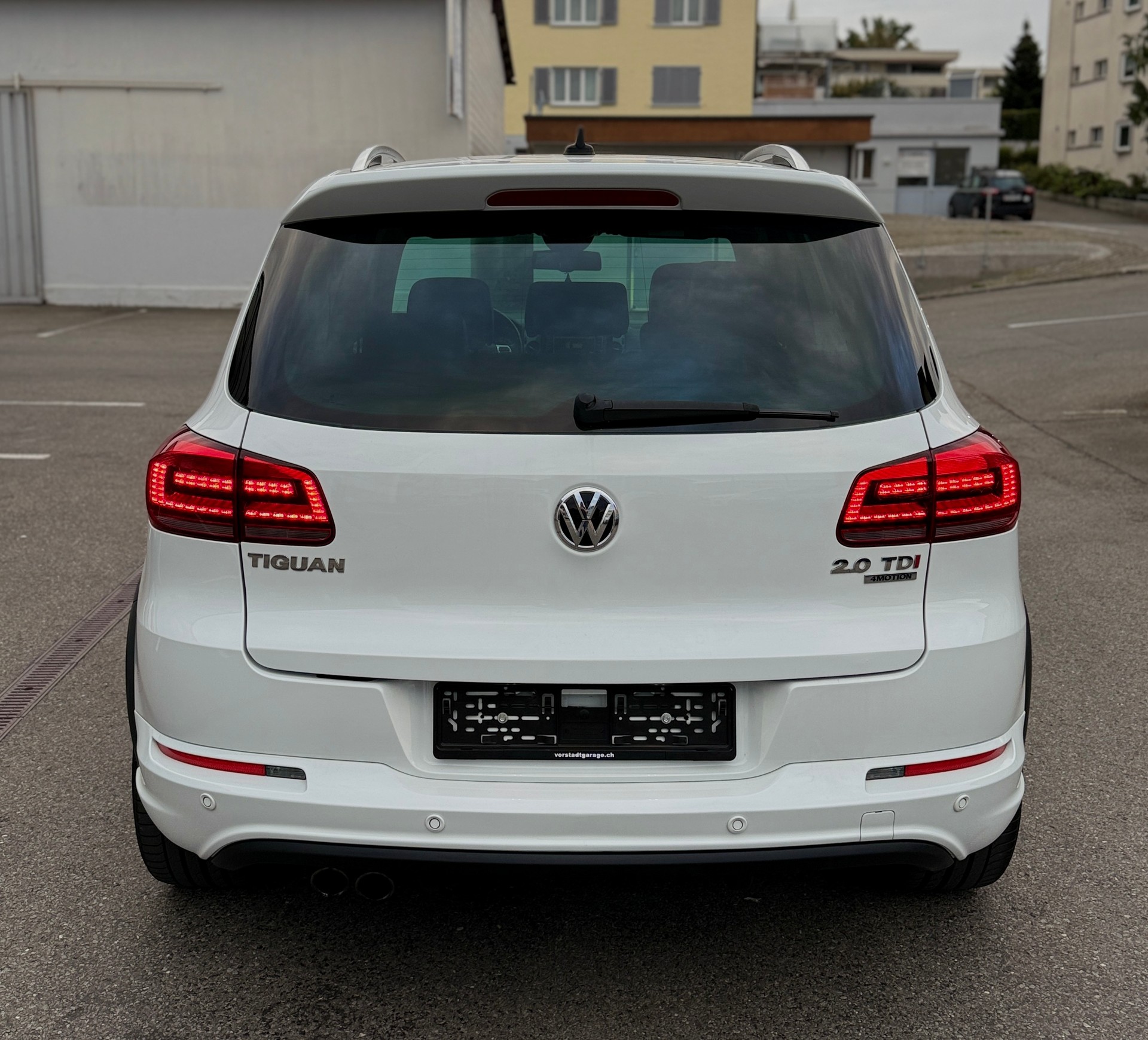 VW Tiguan 2.0 TDI BMT Cup R-Line 4Motion DSG-image-6