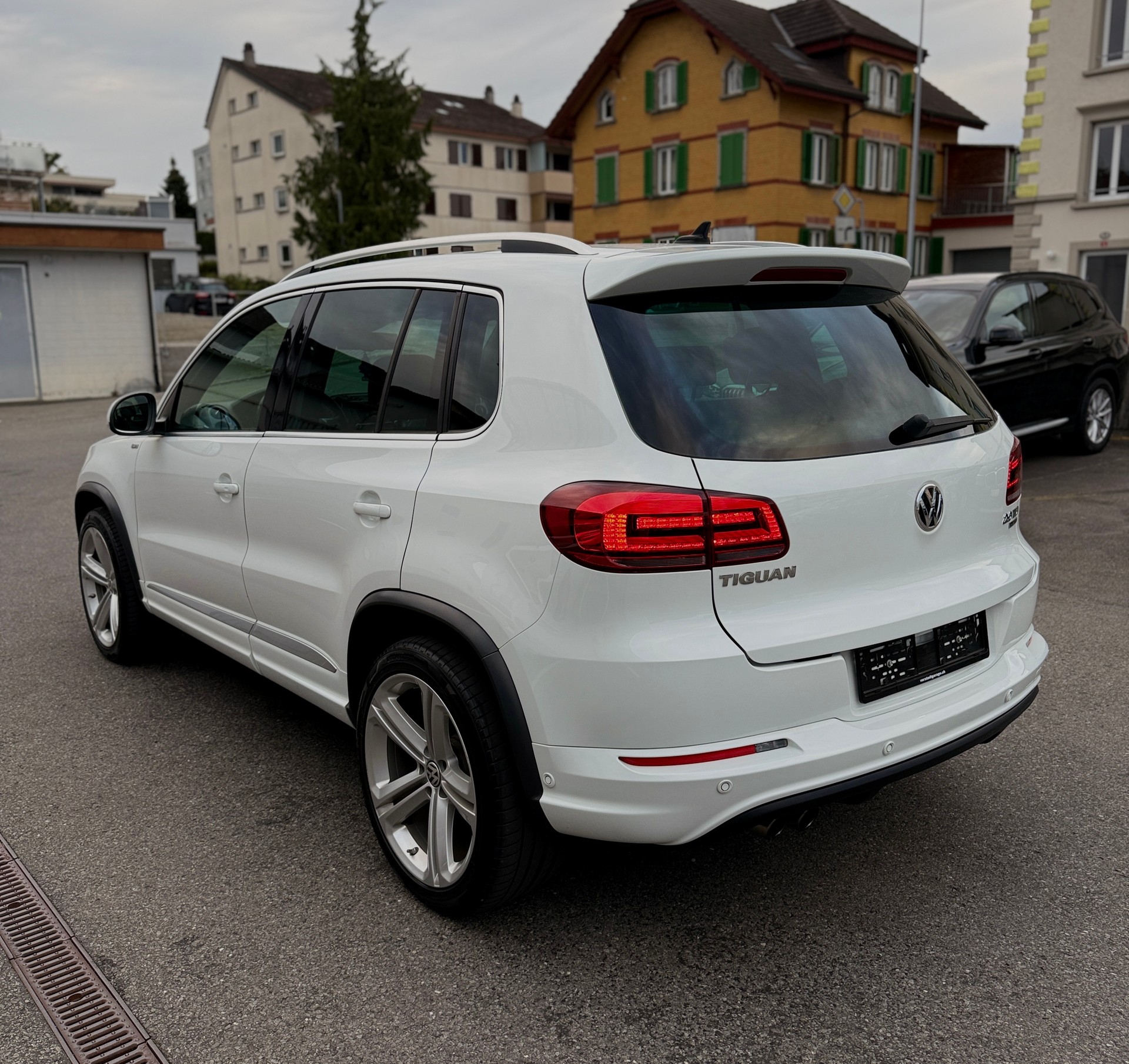 VW Tiguan 2.0 TDI BMT Cup R-Line 4Motion DSG-image-7