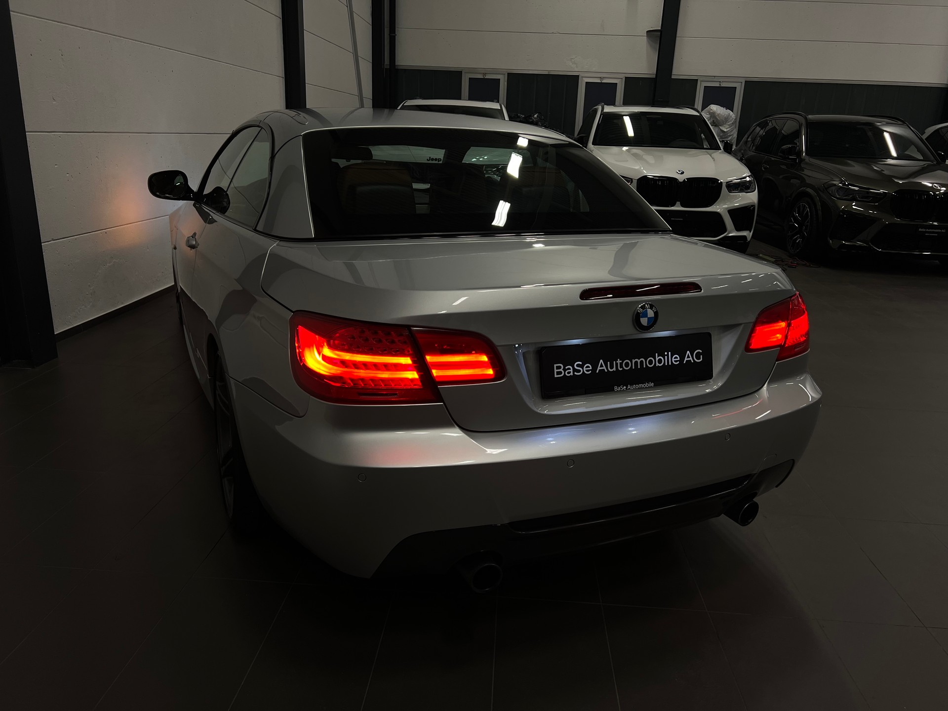 BMW 335i Cabriolet DSG M Paket-image-17