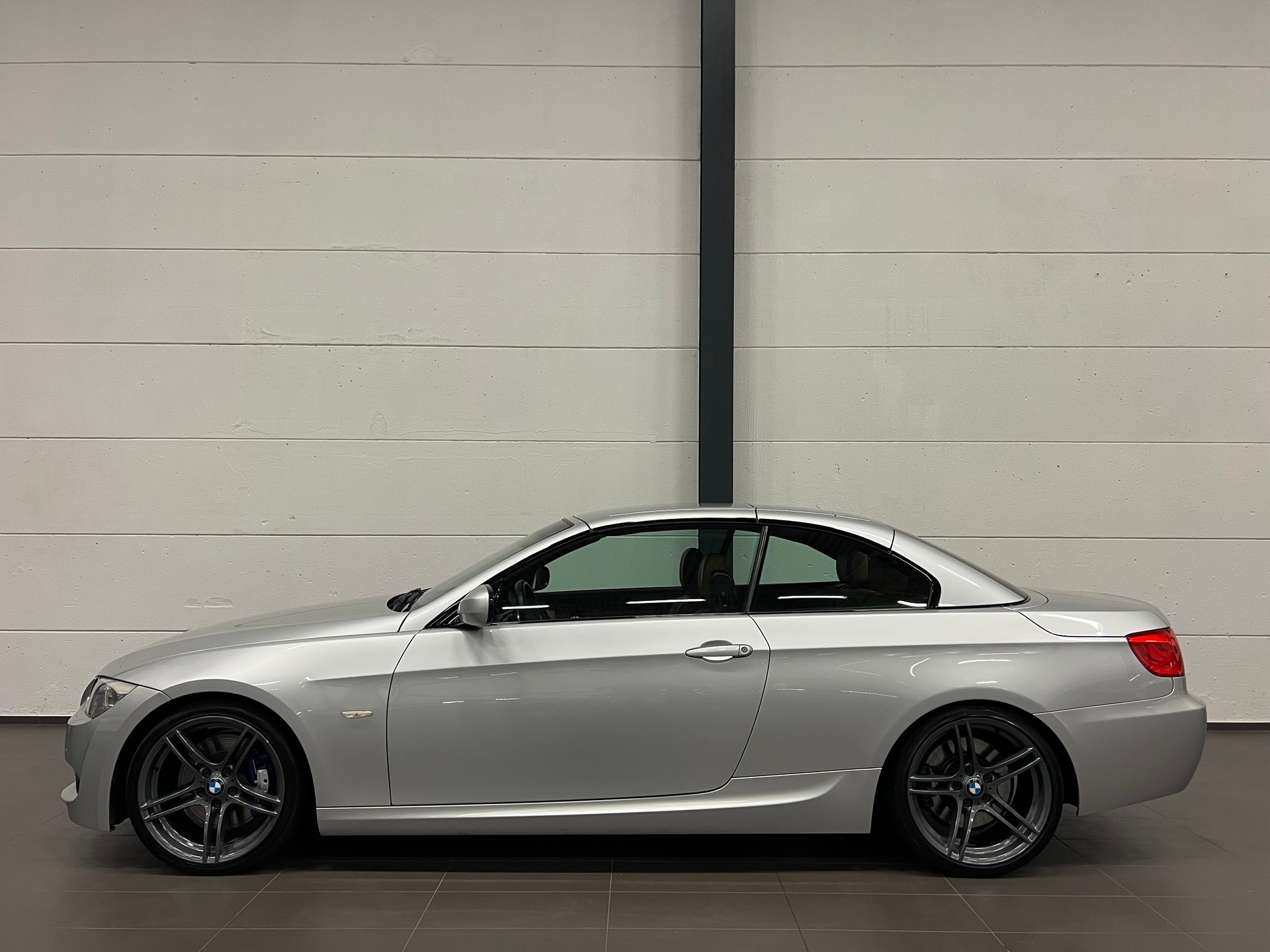 BMW 335i Cabriolet DSG M Paket-image-9