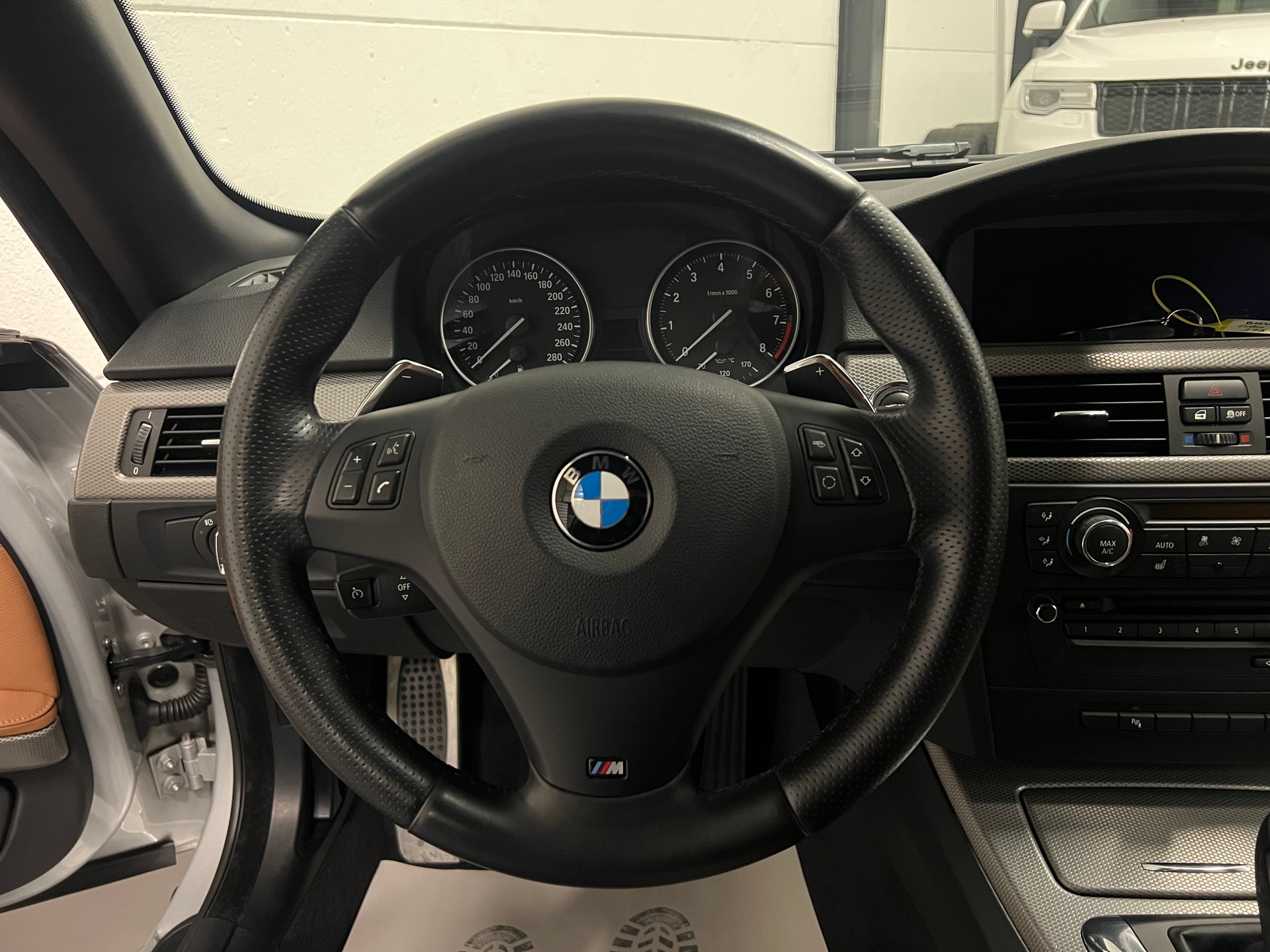 BMW 335i Cabriolet DSG M Paket-image-24
