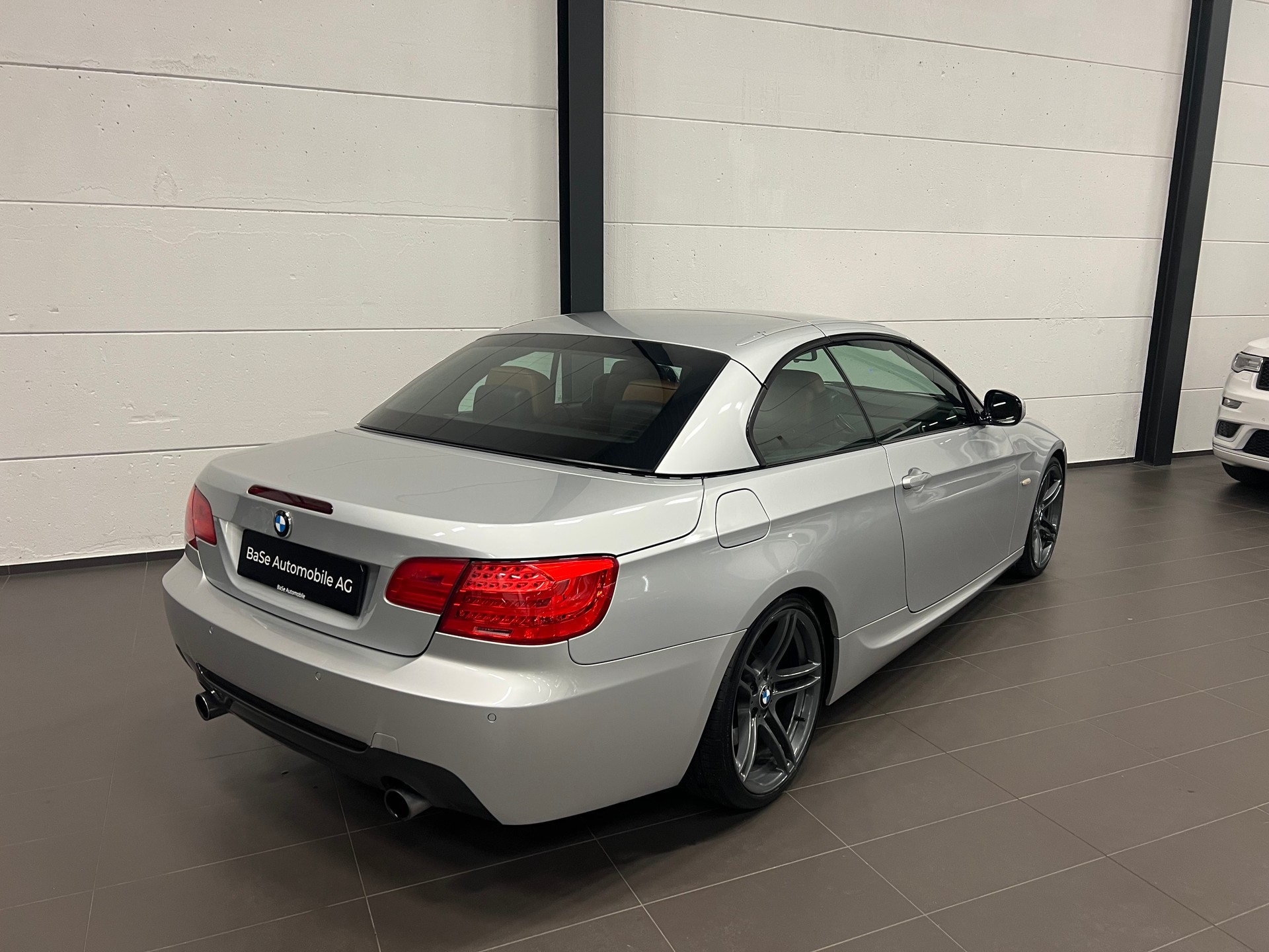 BMW 335i Cabriolet DSG M Paket-image-13