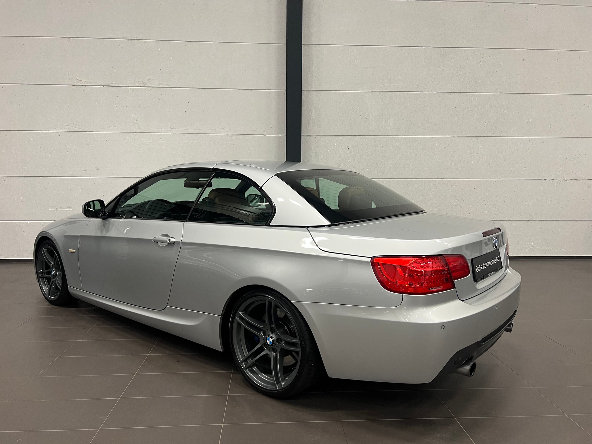 BMW 335i Cabriolet DSG M Paket-image-12