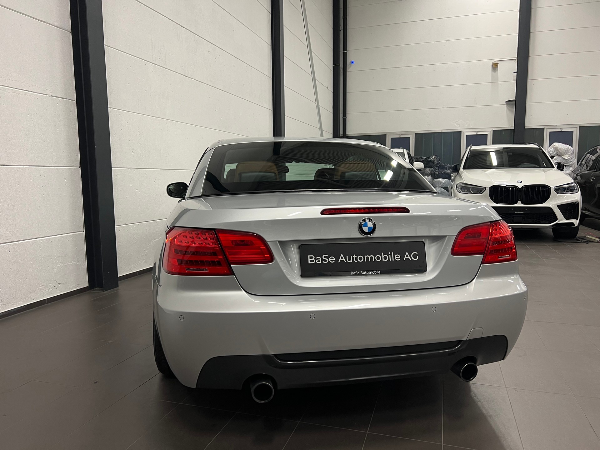 BMW 335i Cabriolet DSG M Paket-image-16