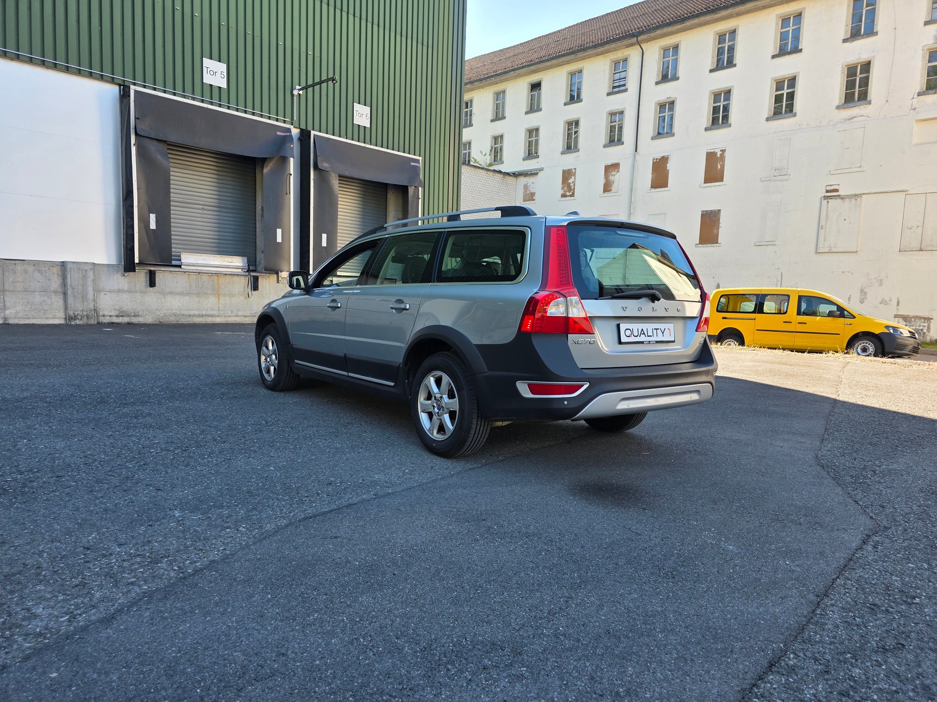 VOLVO XC70 D5 AWD Ocean Race Geartronic-image-12