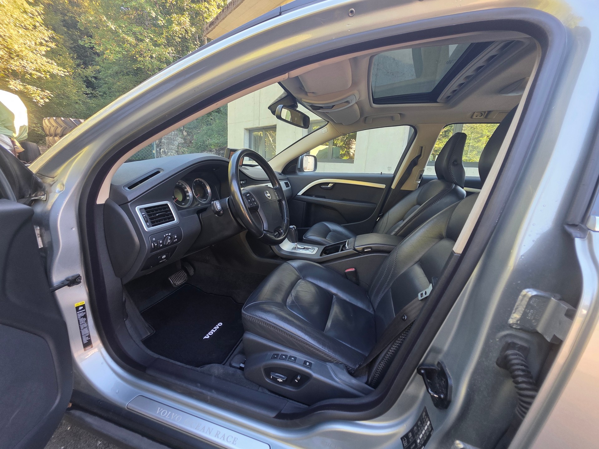 VOLVO XC70 D5 AWD Ocean Race Geartronic-image-17
