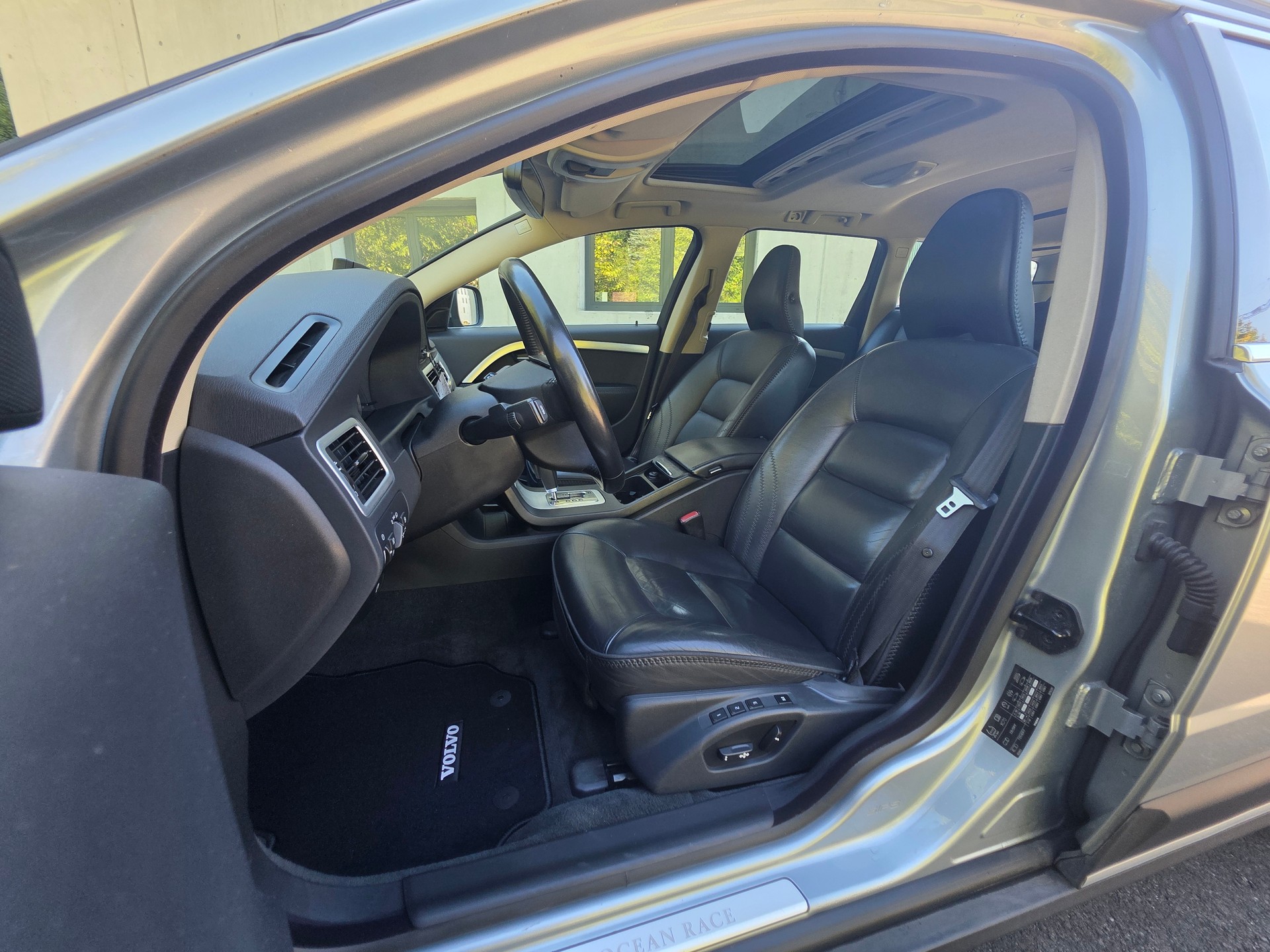 VOLVO XC70 D5 AWD Ocean Race Geartronic-image-18
