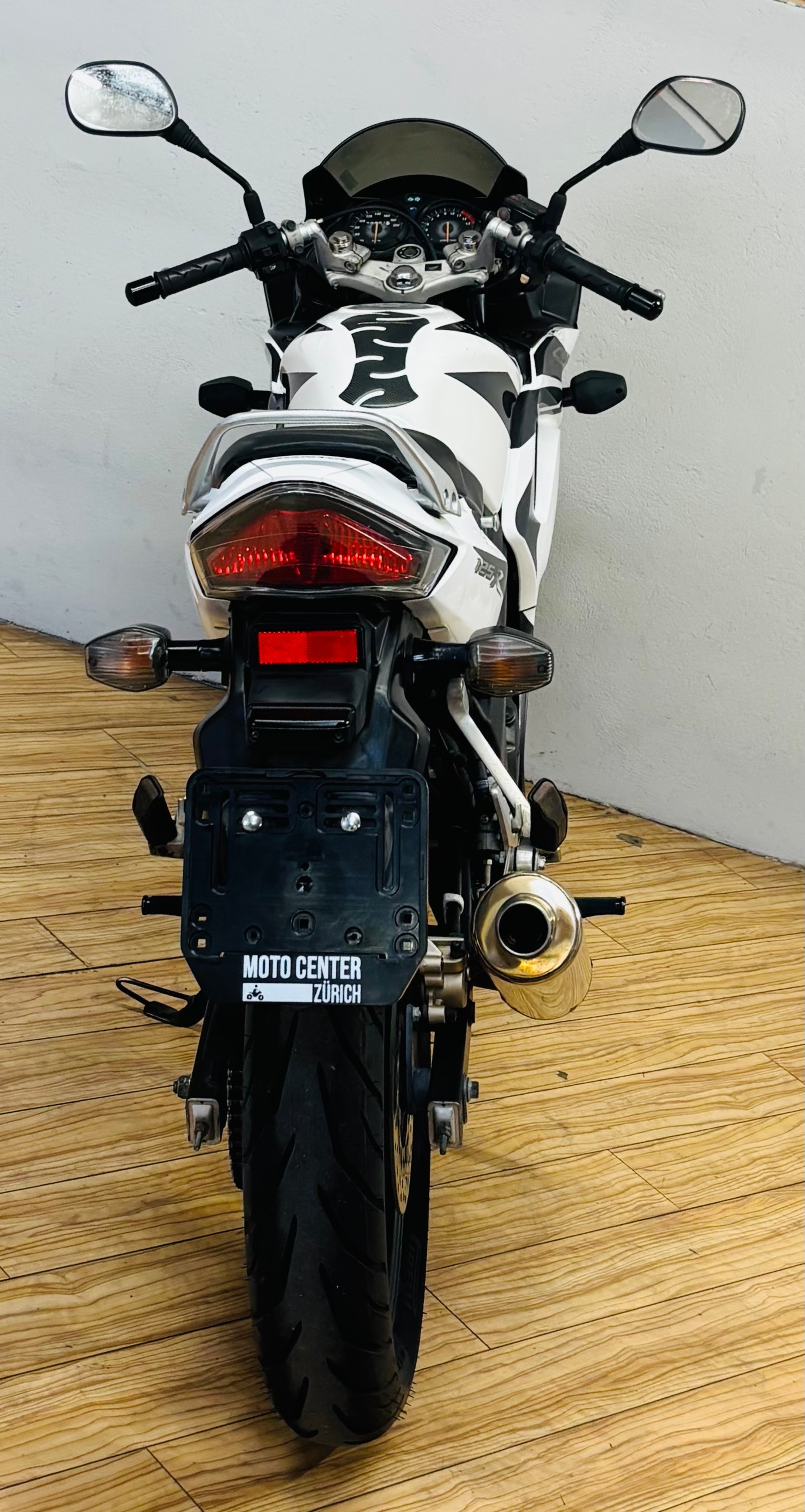 HONDA CBR 125 R-showroom-element-3