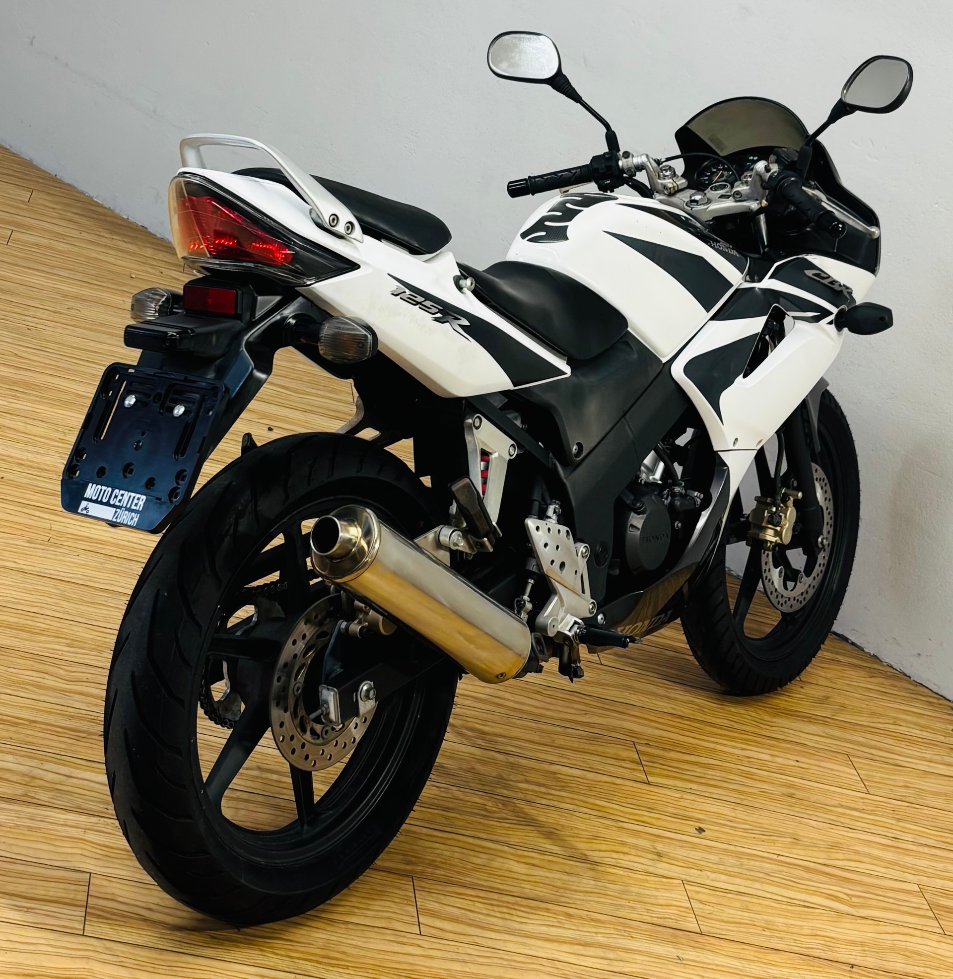 HONDA CBR 125 R-showroom-element-2
