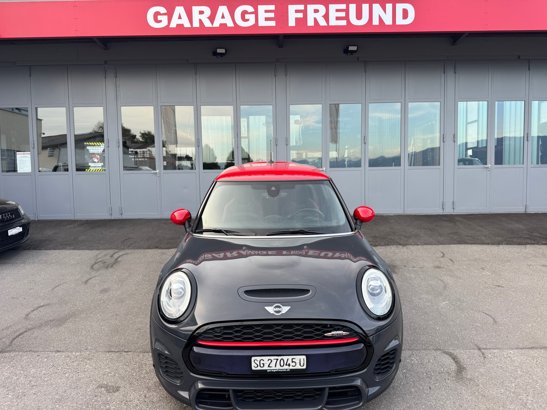 MINI Cooper John Cooper Works Steptronic-image-12