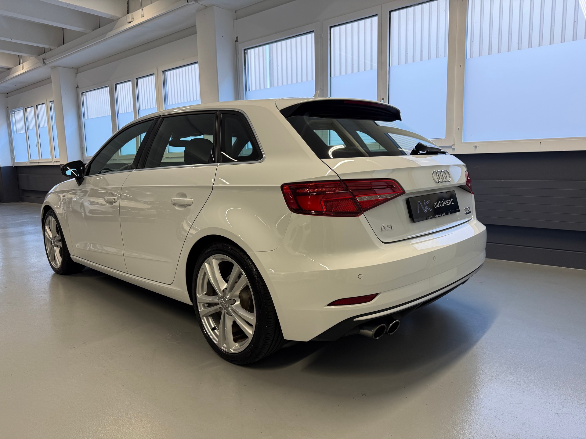 AUDI A3 Sportback 2.0 TFSI S Line Sport quattro S-tronic-image-3