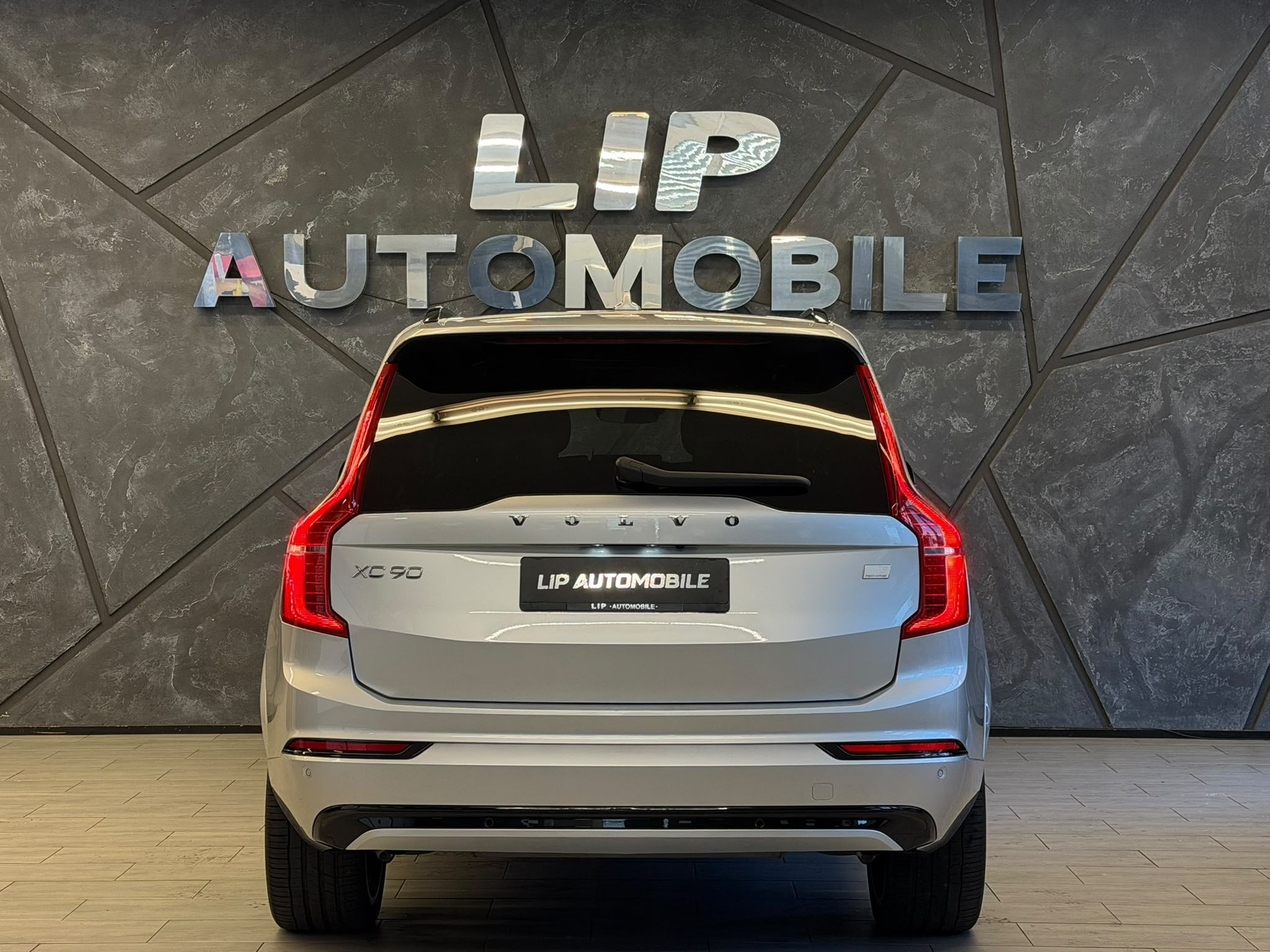 VOLVO XC90 T8 eAWD PluginHybrid Plus Dark Geartronic-image-5