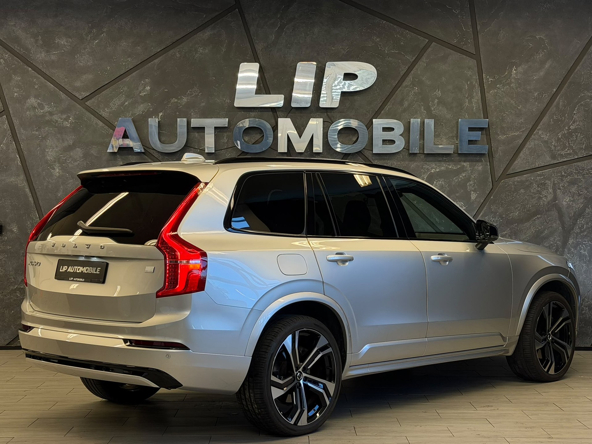 VOLVO XC90 T8 eAWD PluginHybrid Plus Dark Geartronic-image-6