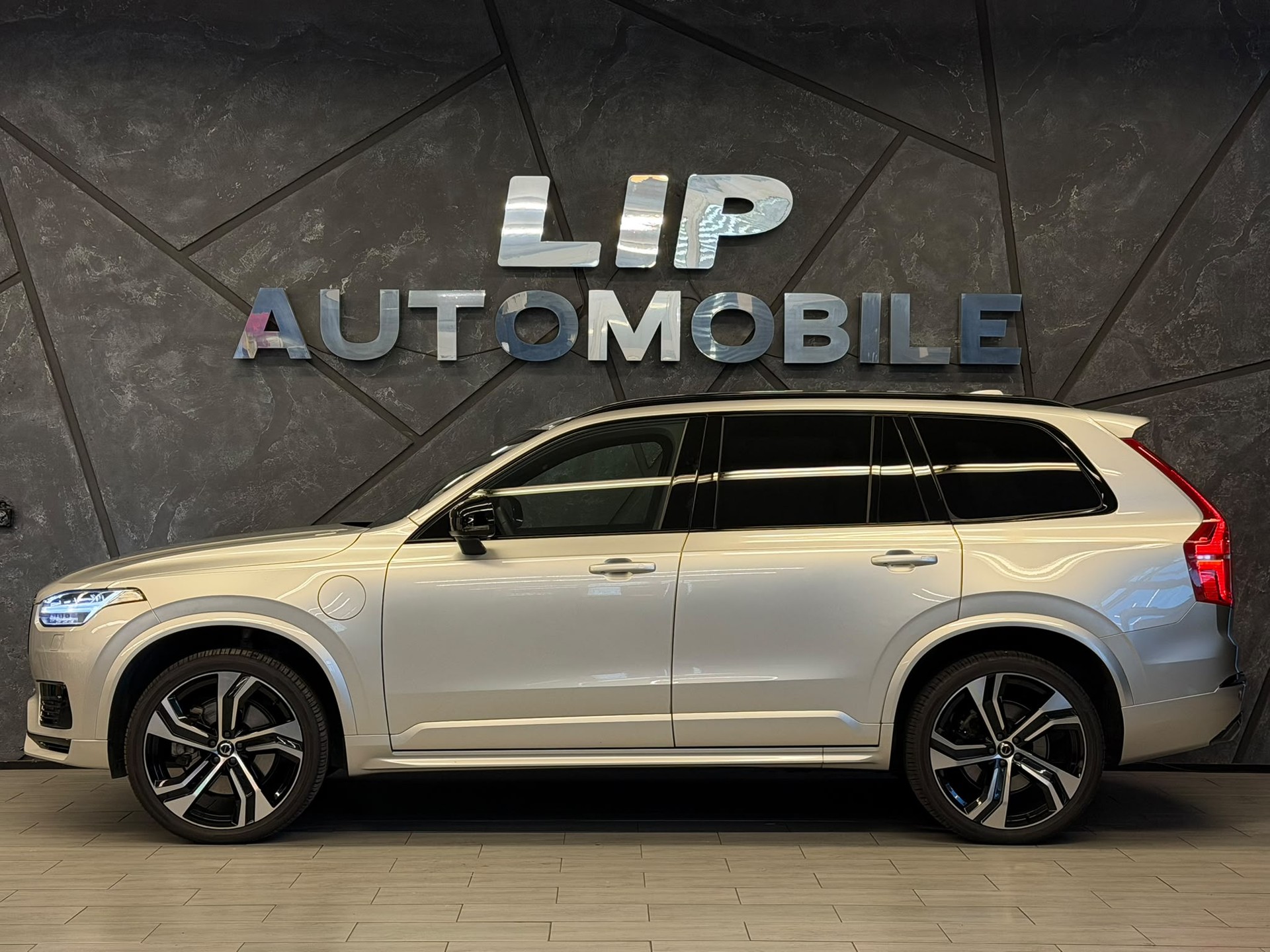 VOLVO XC90 T8 eAWD PluginHybrid Plus Dark Geartronic-image-4