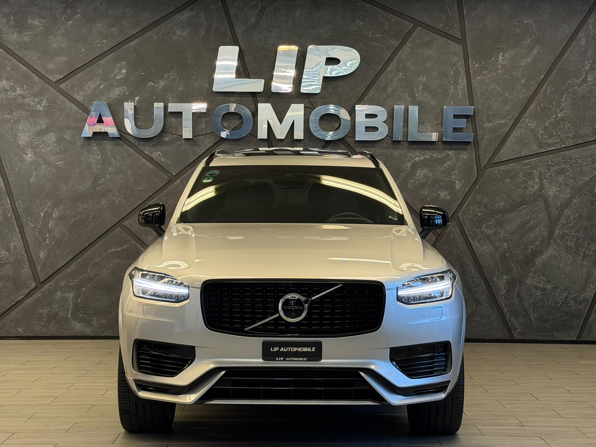 VOLVO XC90 T8 eAWD PluginHybrid Plus Dark Geartronic-showroom-element-1