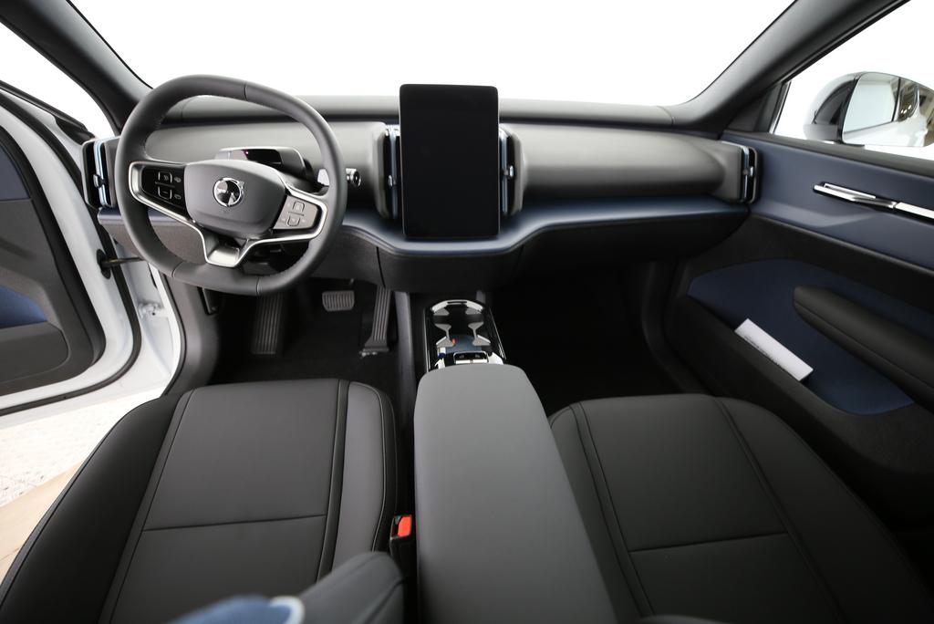 VOLVO EX30 CC E60 Twin Performance AWD-image-8