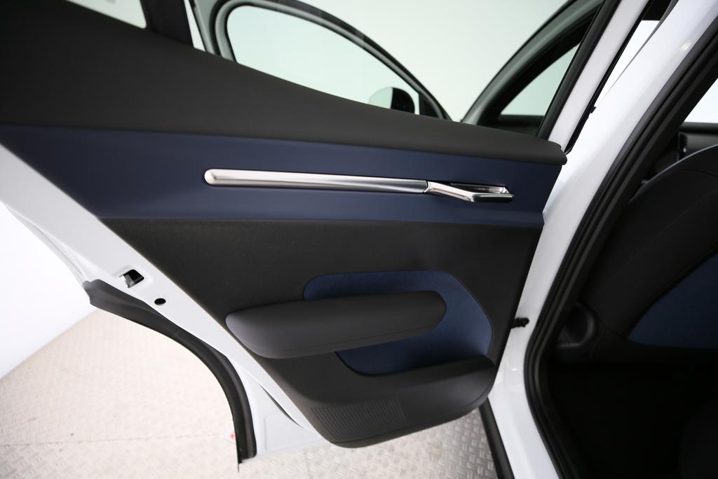 VOLVO EX30 CC E60 Twin Performance AWD-image-9