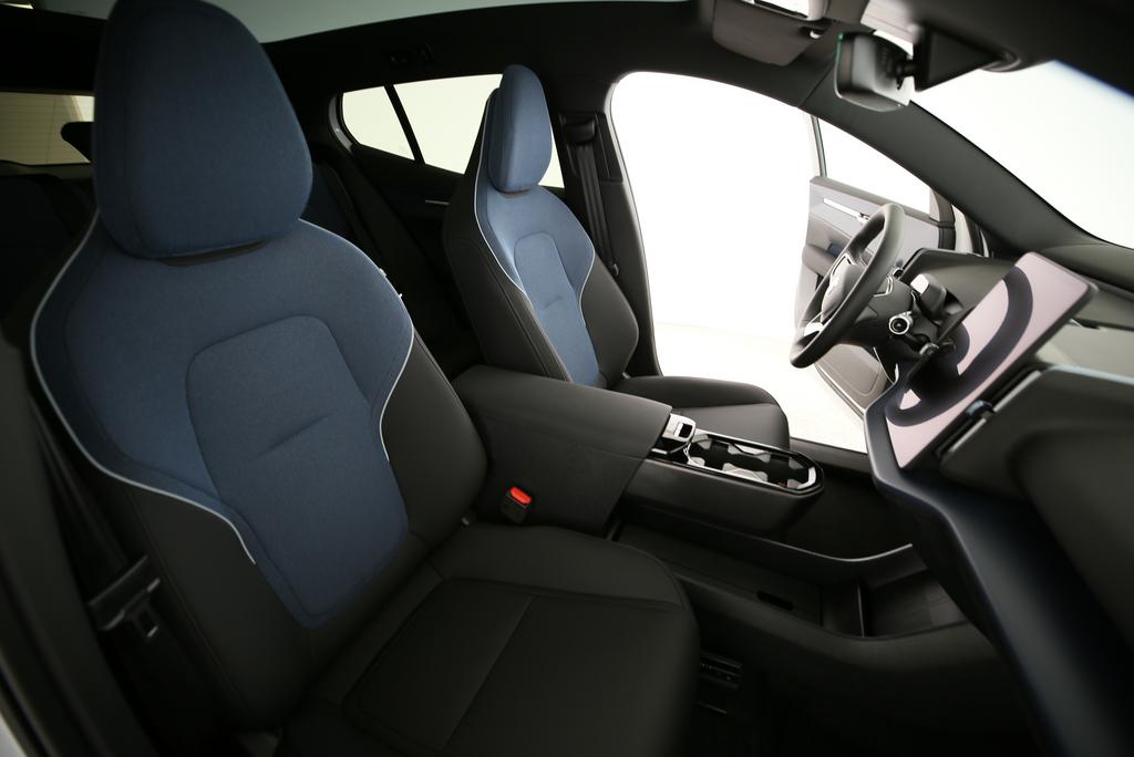 VOLVO EX30 CC E60 Twin Performance AWD-image-11