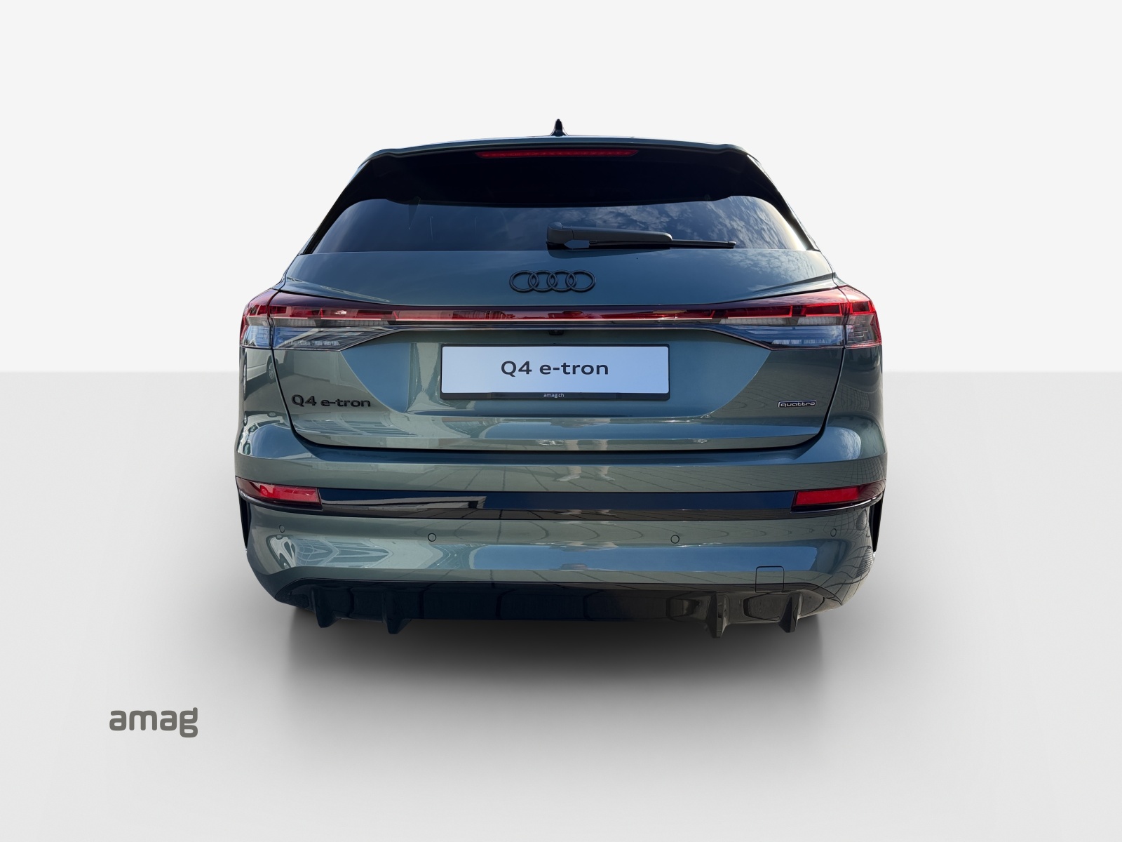 AUDI Q4 e-tron SUV quattro performance Swiss Ski-image-3