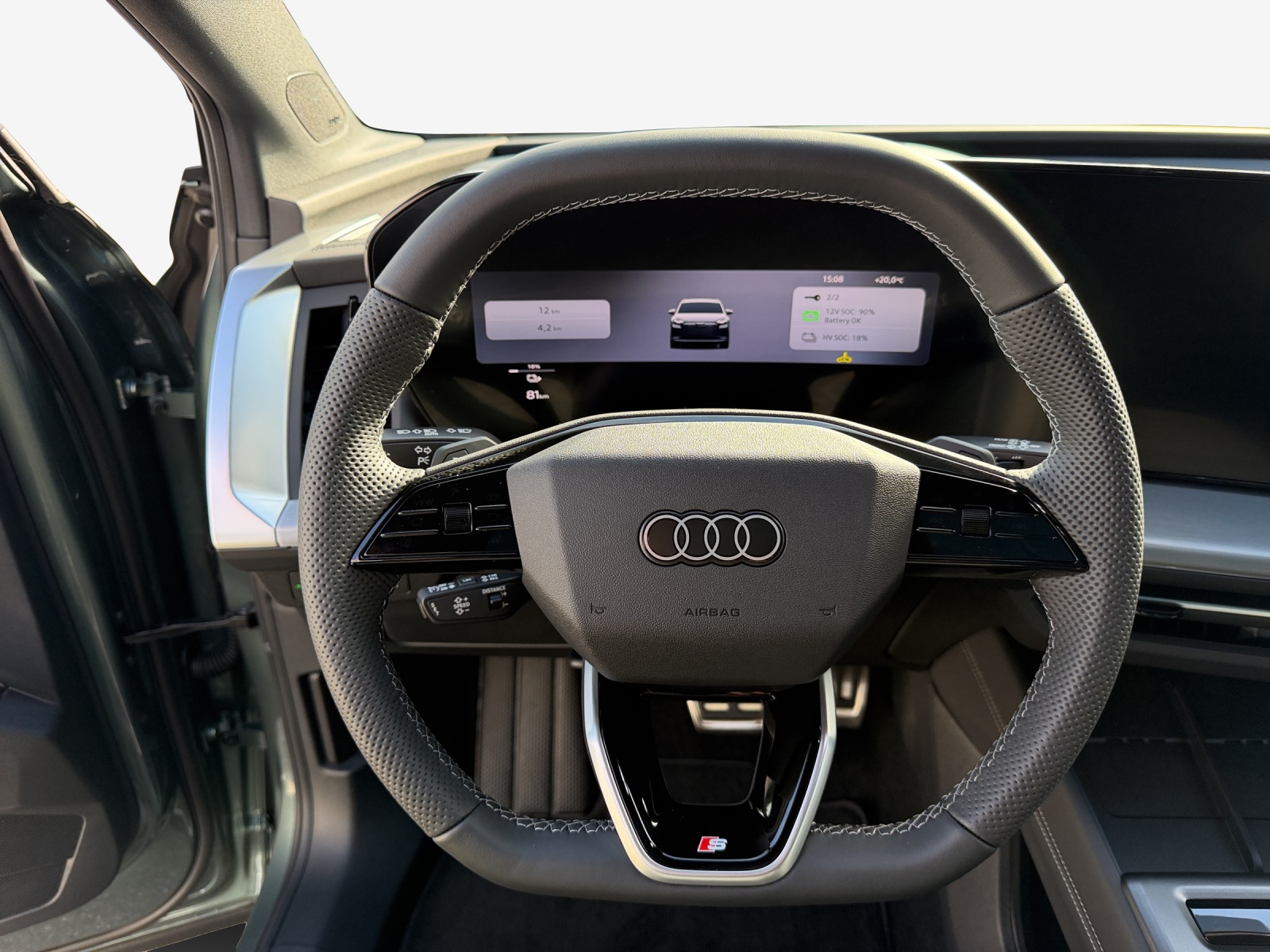 AUDI Q4 e-tron SUV quattro performance Swiss Ski-image-9