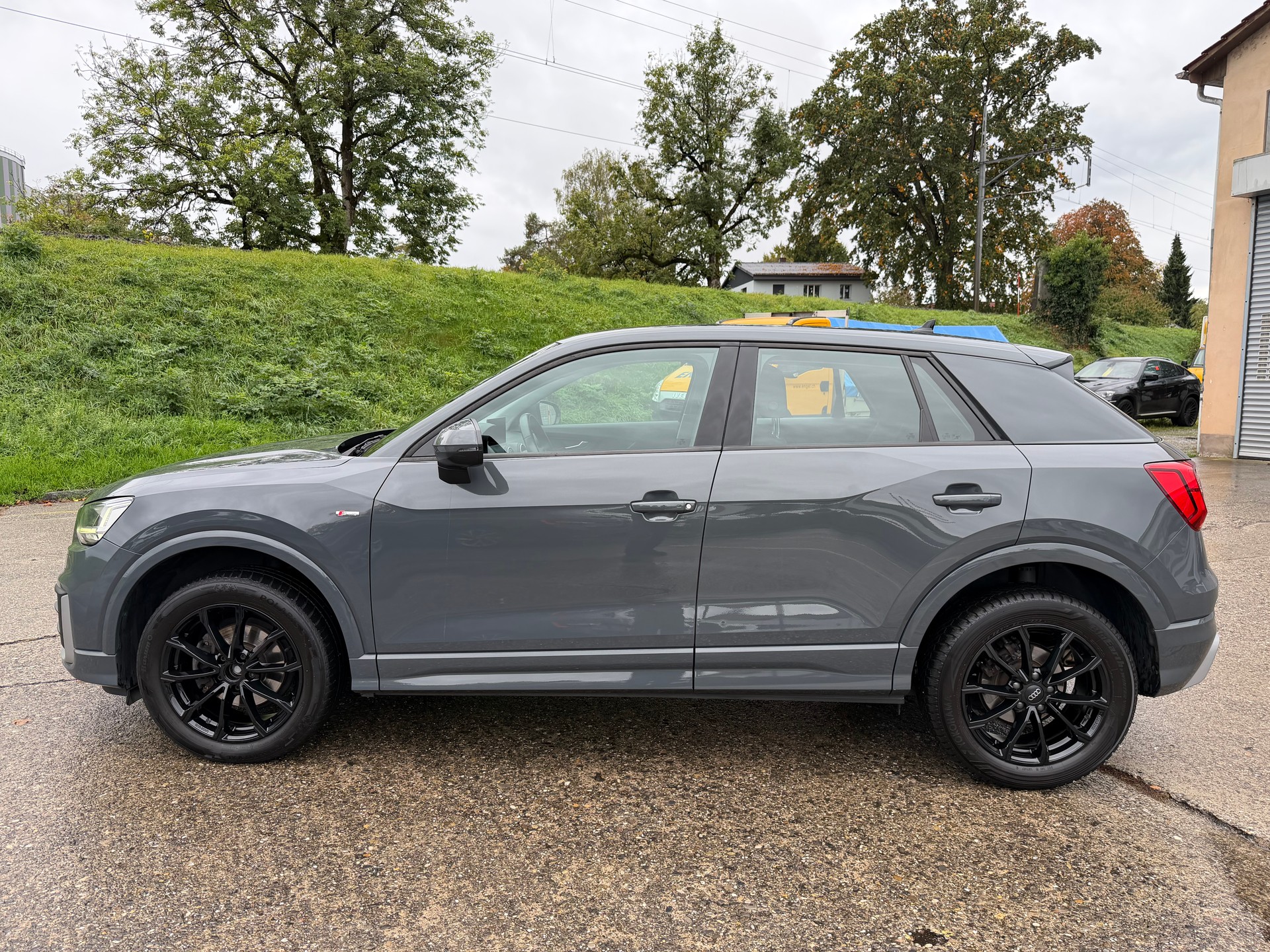 AUDI Q2 35 TFSI S-tronic-showroom-element-1