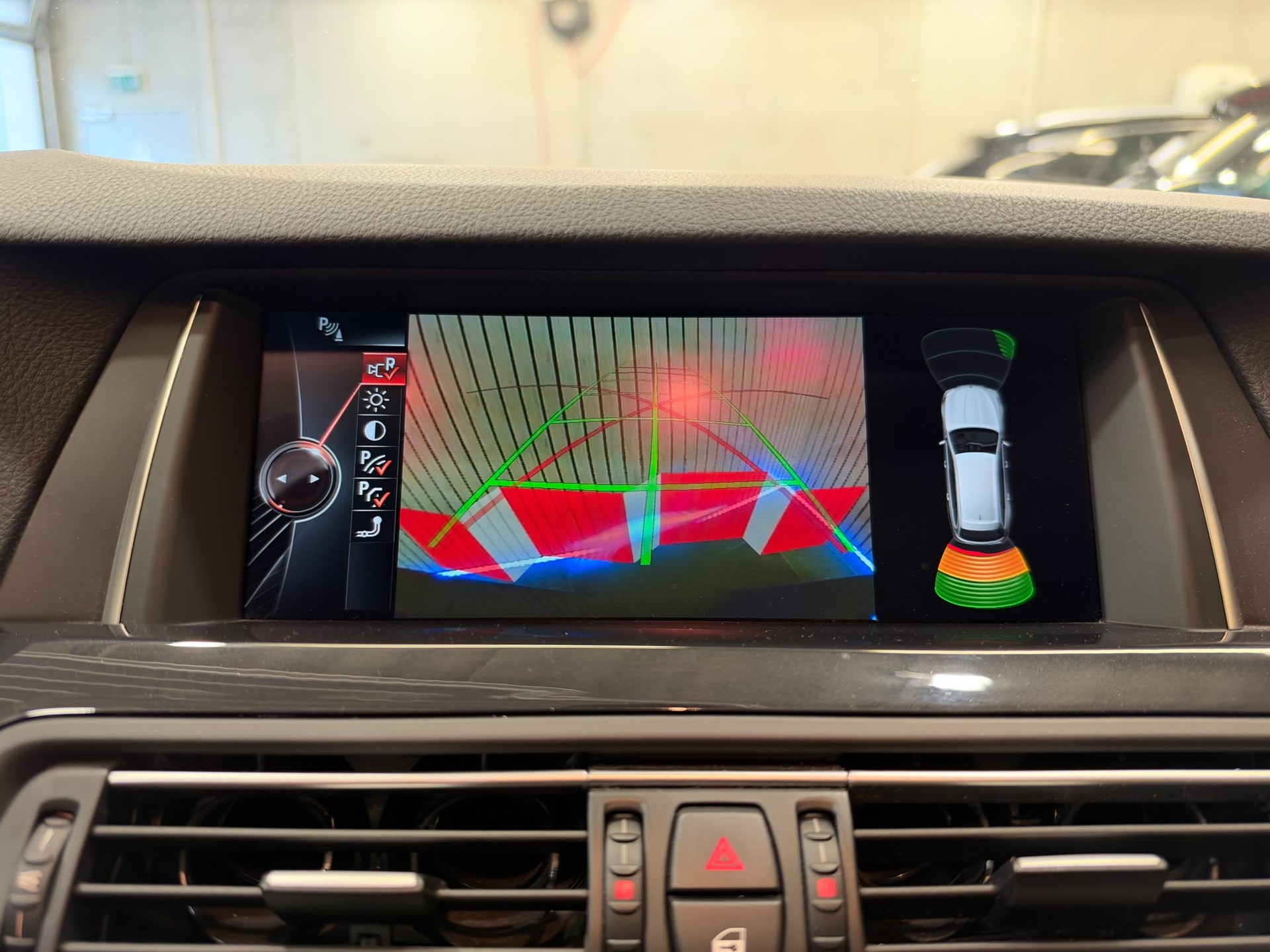 BMW 530d Touring xDrive Steptronic-image-18