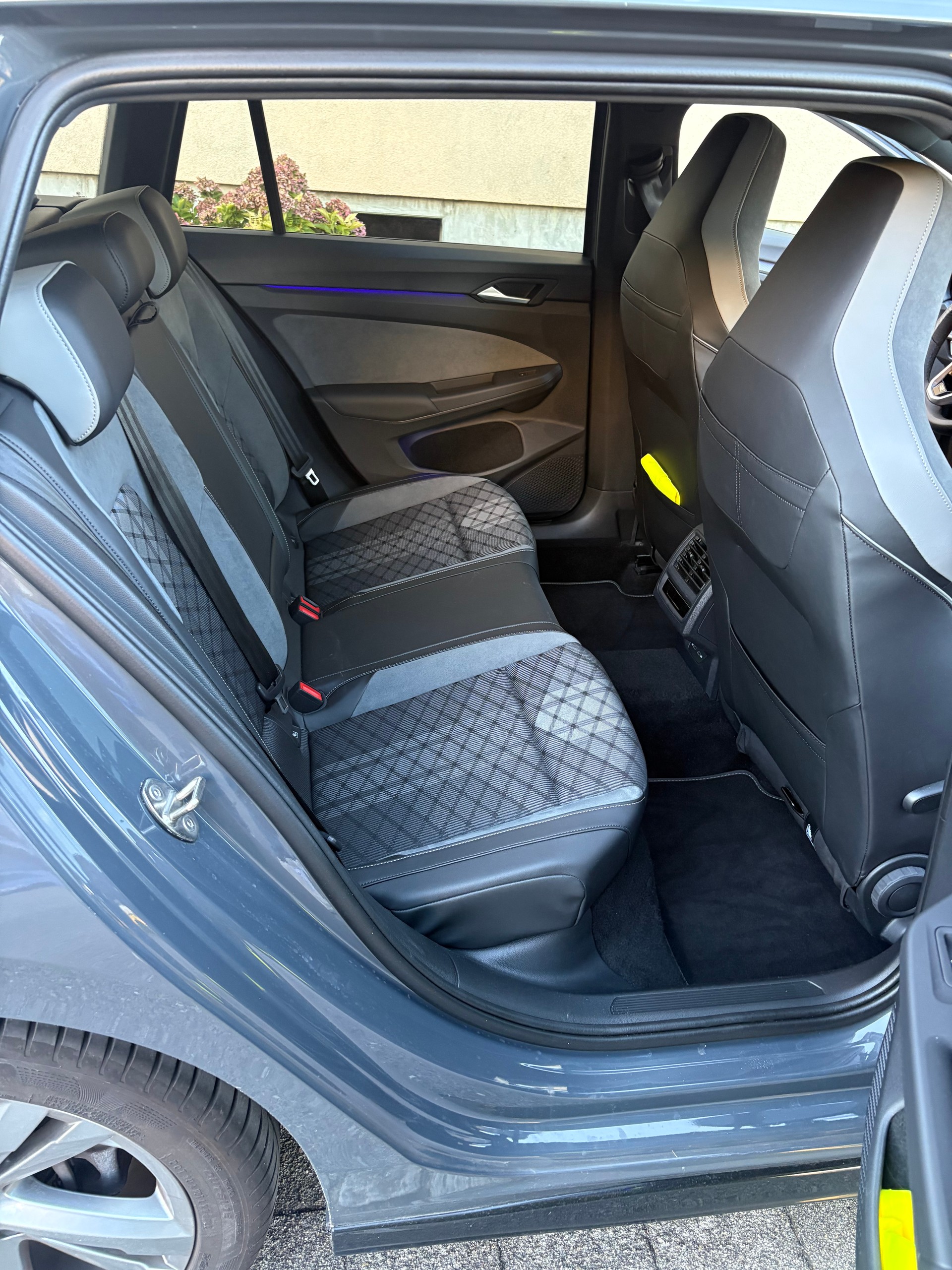 VW 2.0 TSI R-Line DSG 4motion-image-4