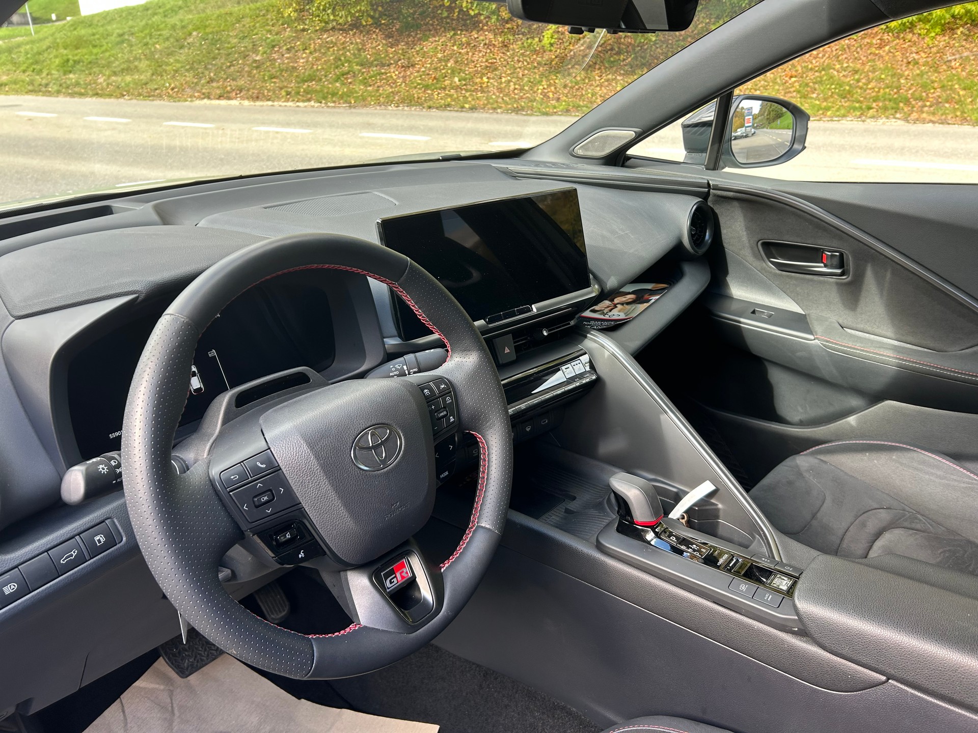 TOYOTA C-HR 2.0 PHEV CVT GR Sport-image-10