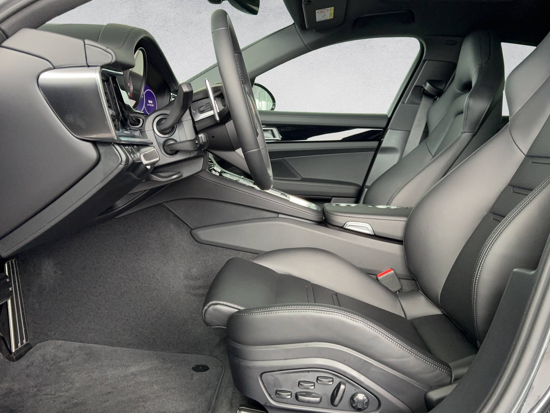 PORSCHE Panamera 4S E-Hybrid-image-6