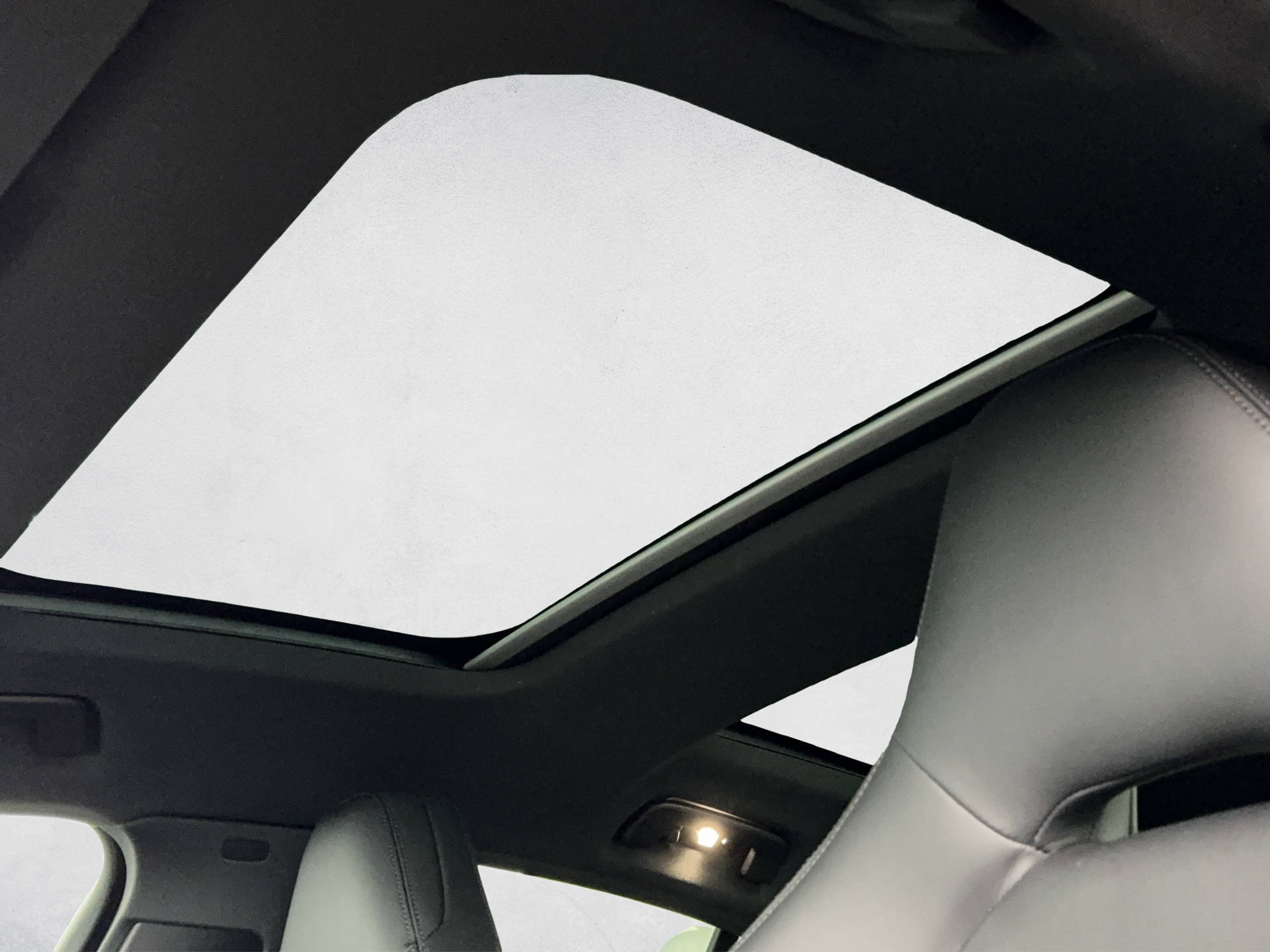 PORSCHE Panamera 4S E-Hybrid-image-11
