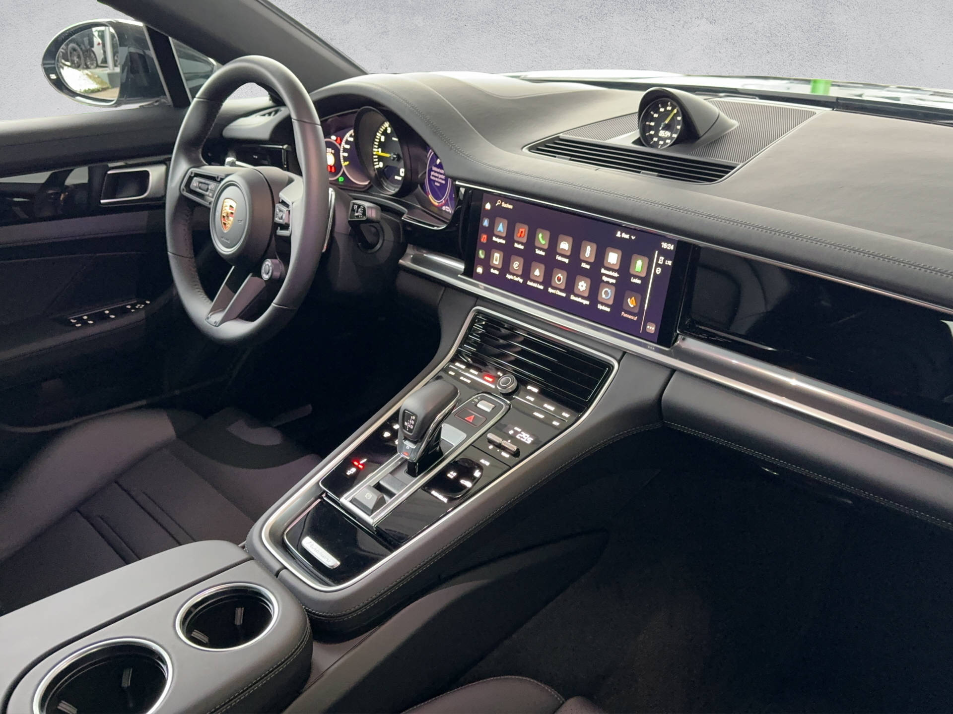 PORSCHE Panamera 4S E-Hybrid-image-7