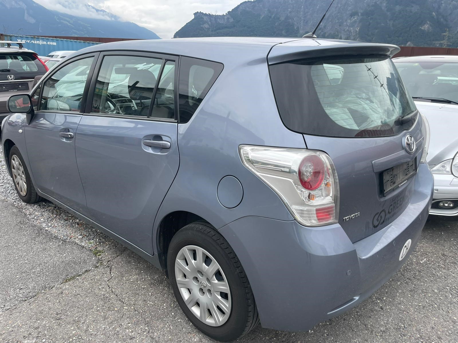 TOYOTA Verso 2.0 D-4D Linea Luna-image-2