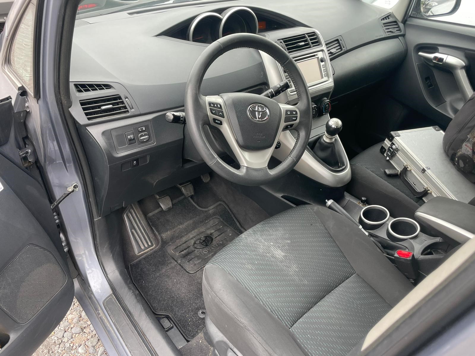 TOYOTA Verso 2.0 D-4D Linea Luna-image-5