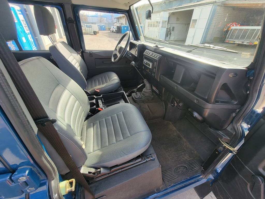 LAND ROVER Defender 110 SW 2.5 Td5-image-10