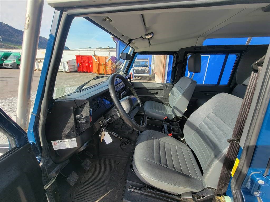 LAND ROVER Defender 110 SW 2.5 Td5-image-8