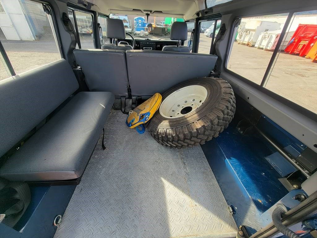 LAND ROVER Defender 110 SW 2.5 Td5-image-13
